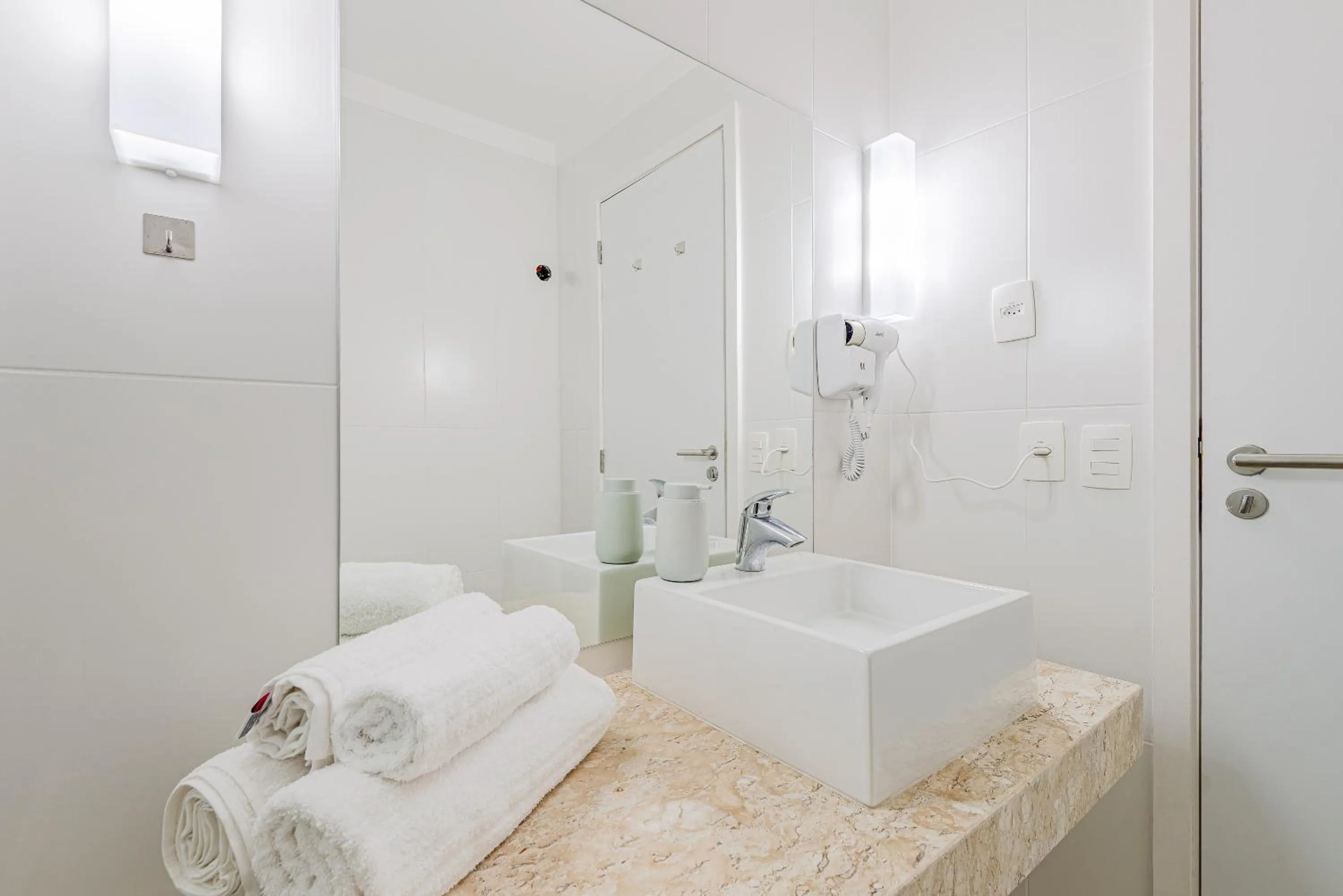 Bathroom in Roomo Transamerica Santos Gonzaga