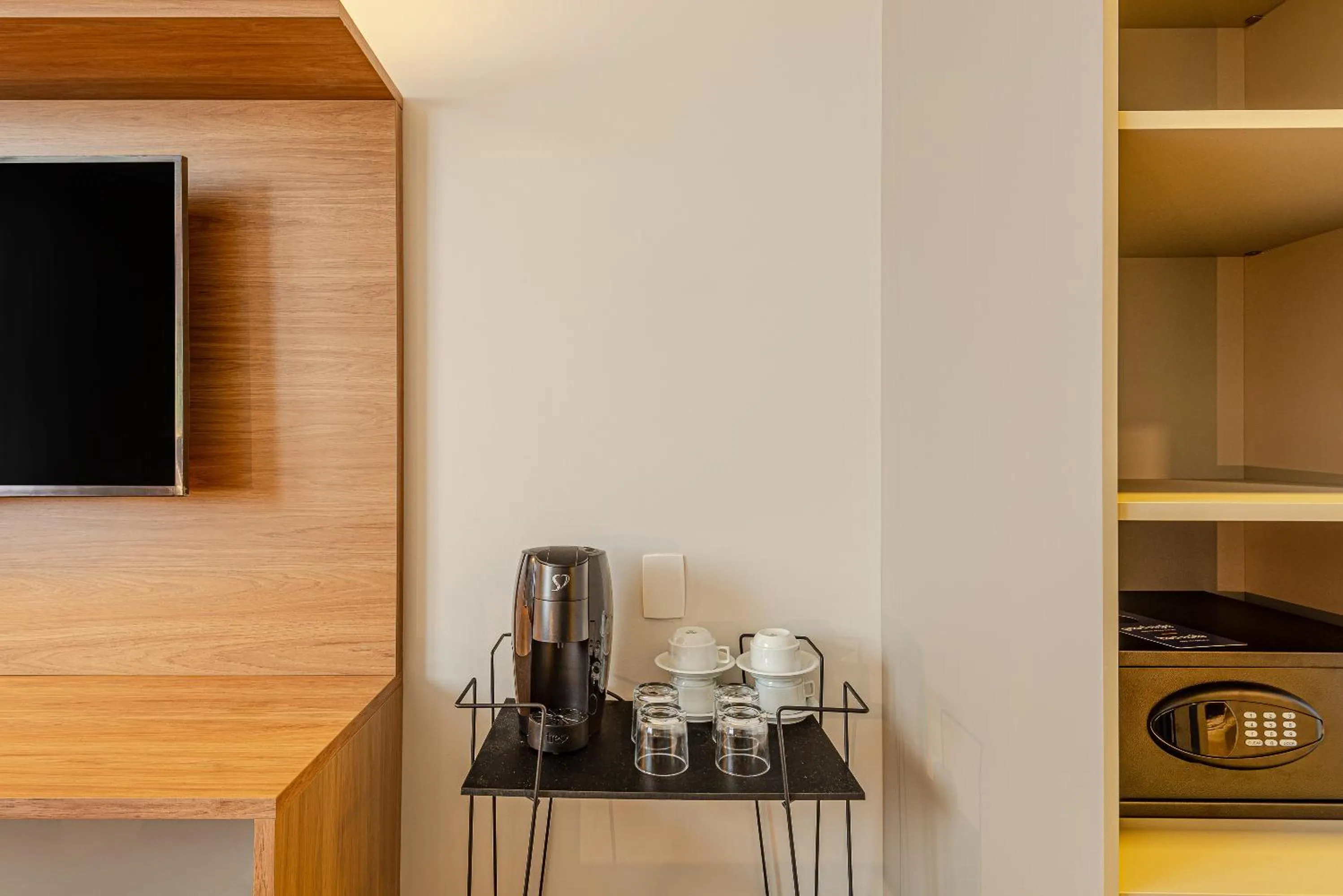 Coffee/tea facilities in Roomo Transamerica Santos Gonzaga