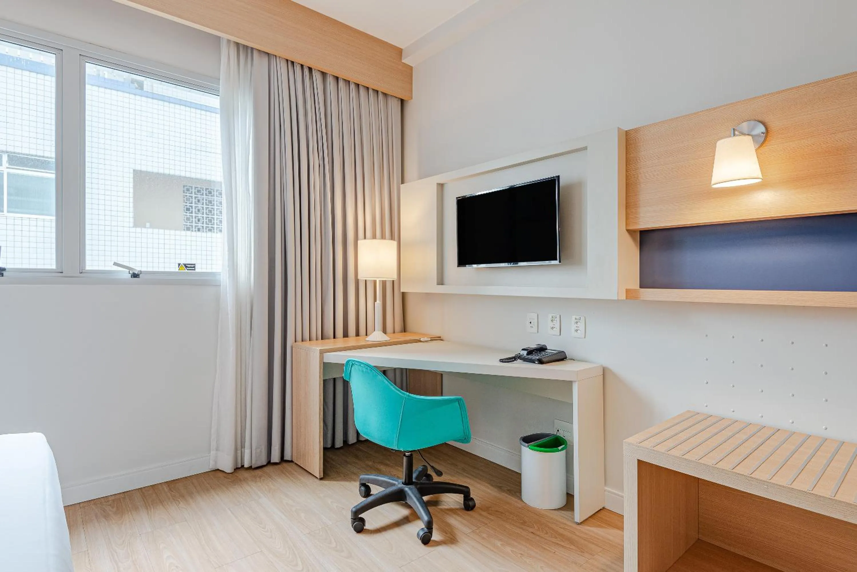 TV and multimedia in Roomo Transamerica Santos Gonzaga