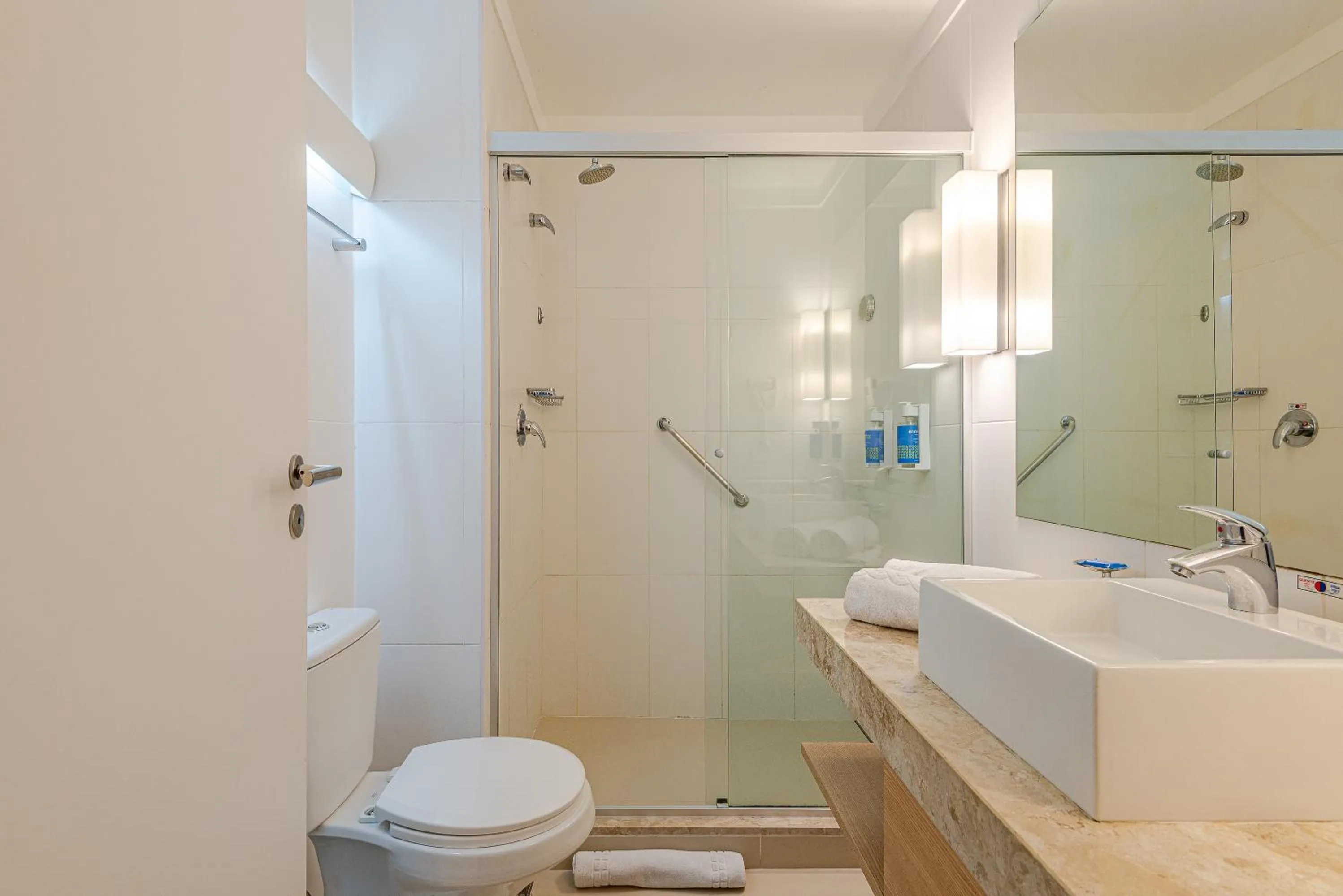 Bathroom in Roomo Transamerica Santos Gonzaga