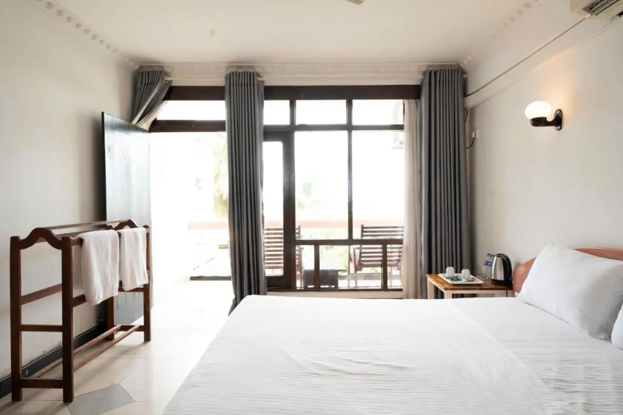 Bed in Topaz Beach Hotel