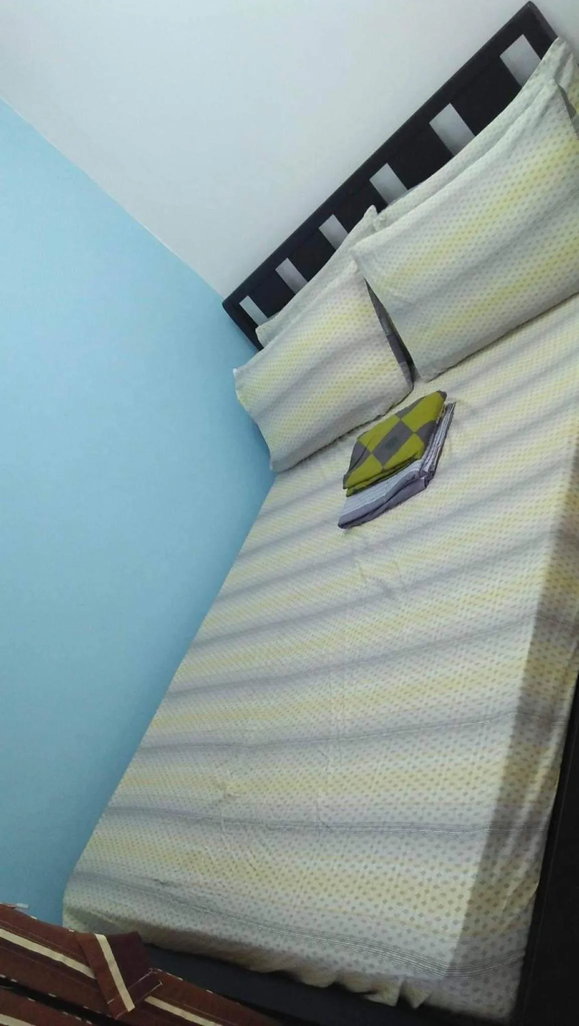 Bedroom, Bed in Azure Residences by Van Florendo