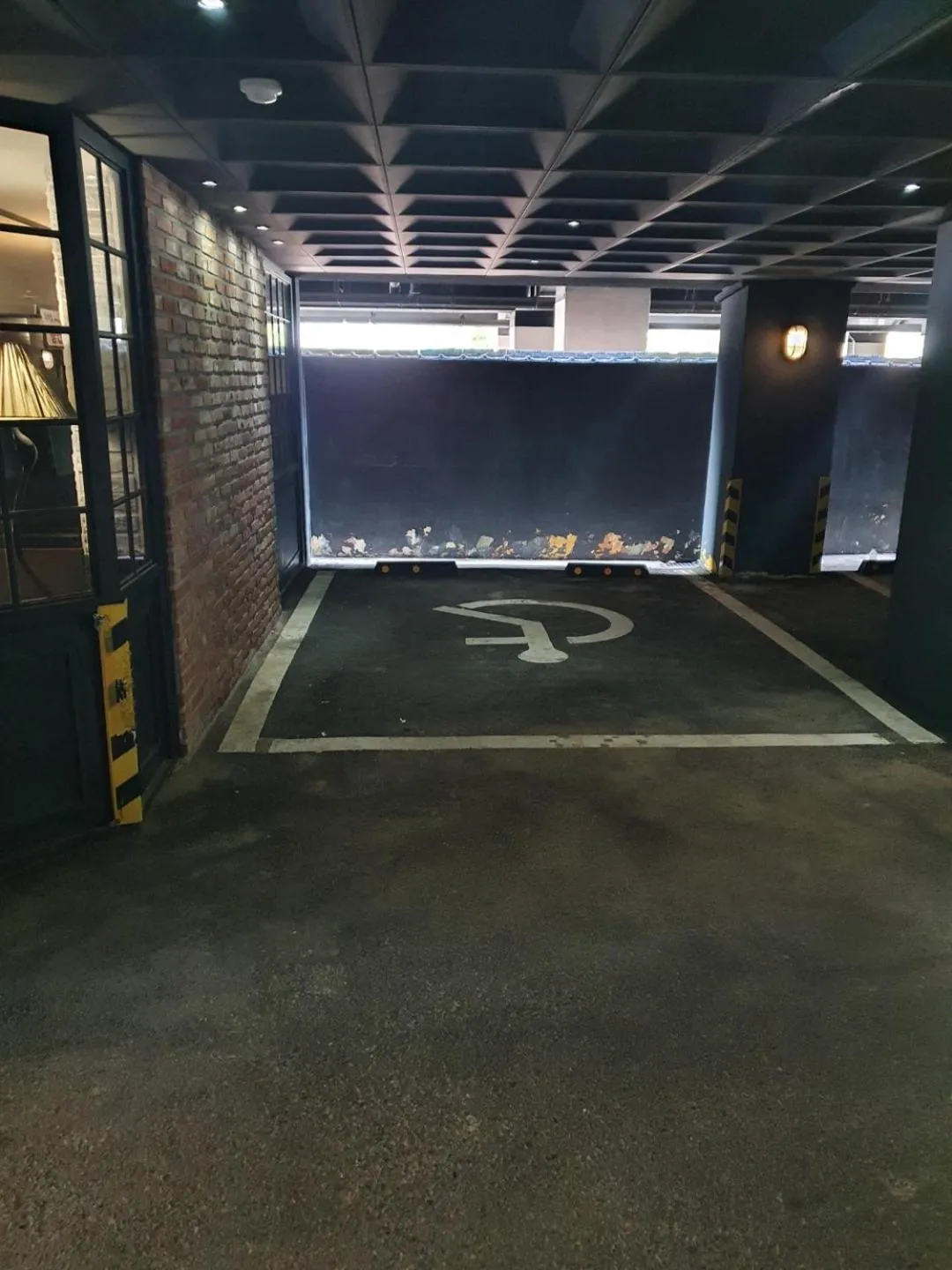 Parking in 2 Heaven Hotel Songdo