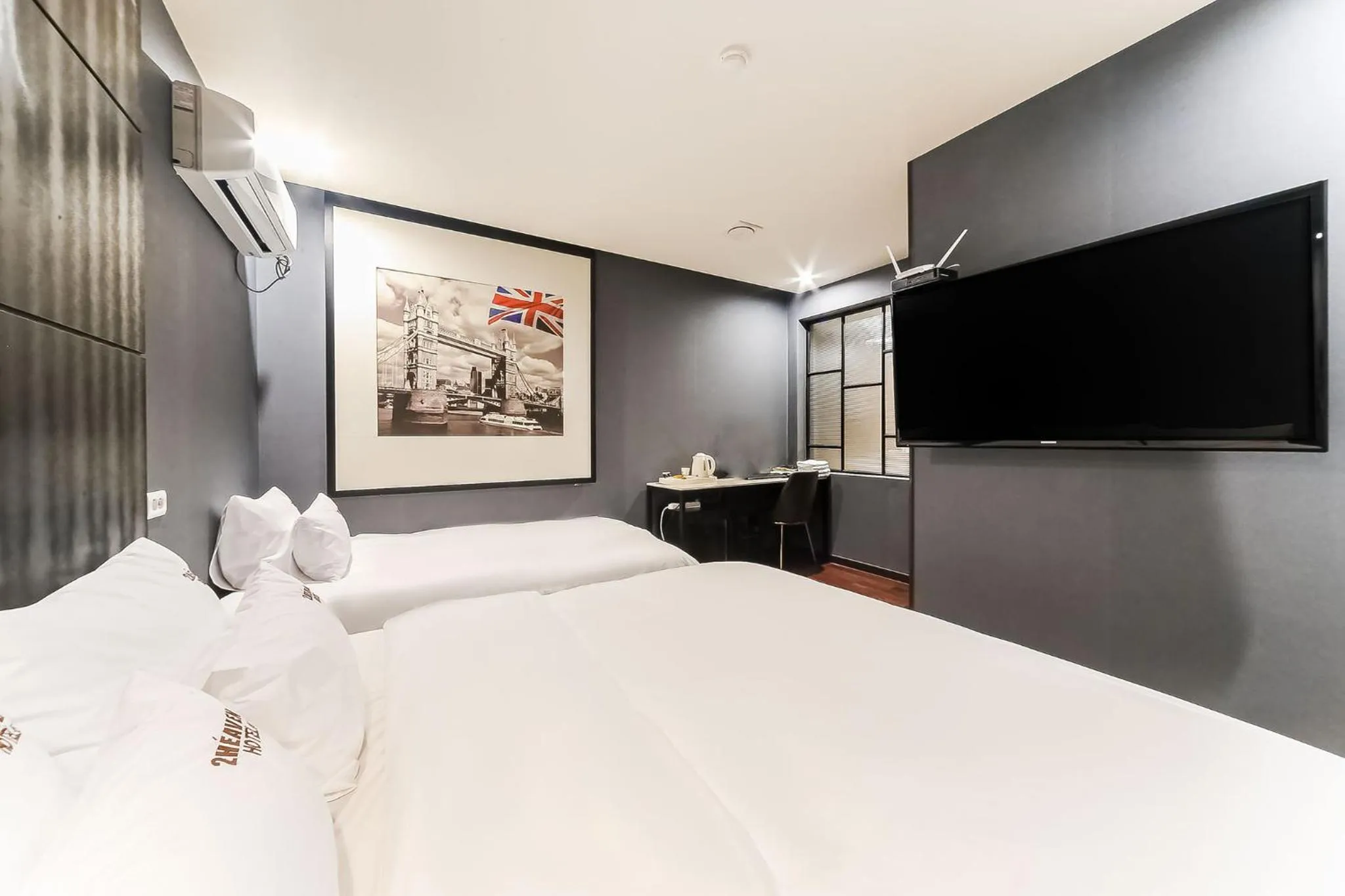 Bed in 2 Heaven Hotel Songdo