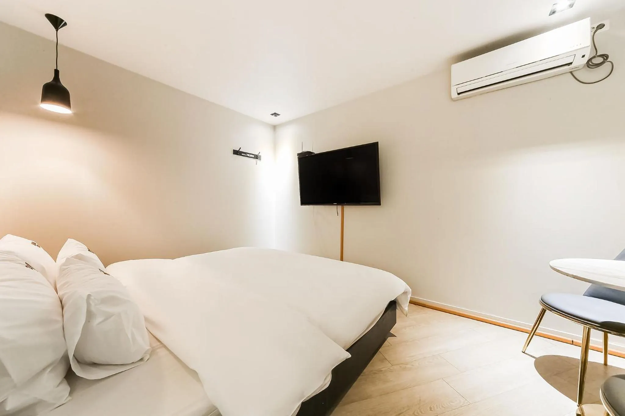 TV and multimedia, Bed in 2 Heaven Hotel Songdo