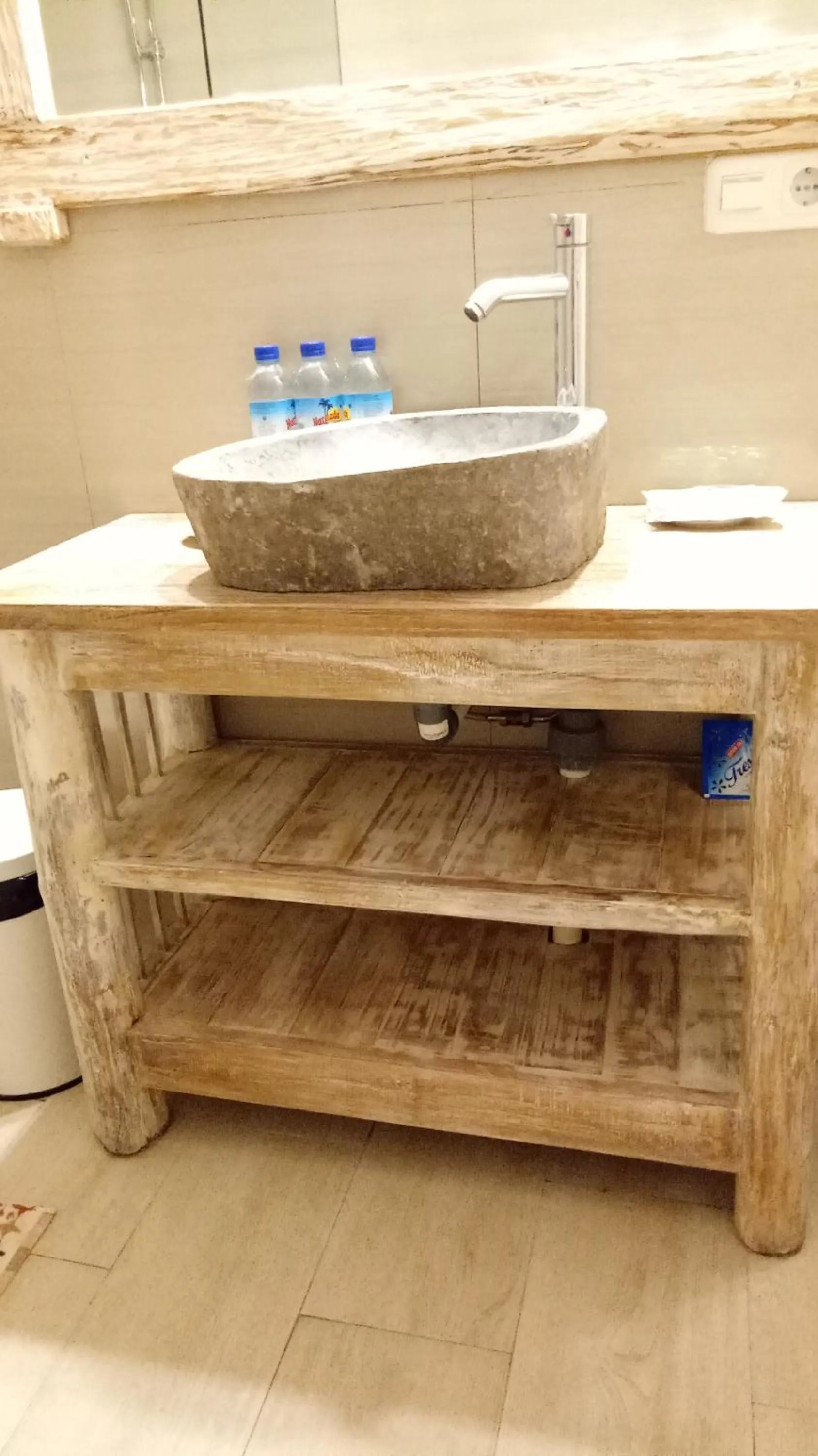 The 5 Brothers Hotel