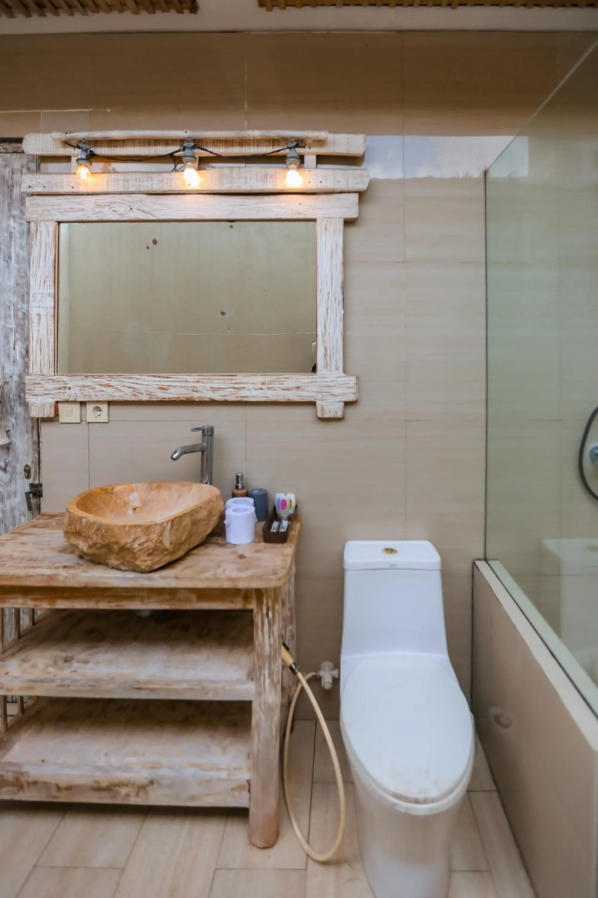 The 5 Brothers Hotel