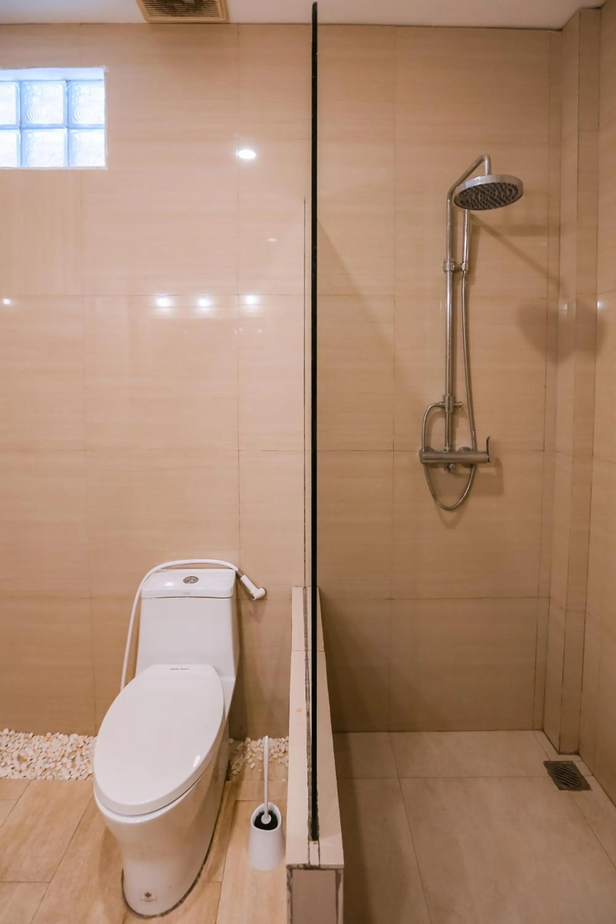 The 5 Brothers Hotel