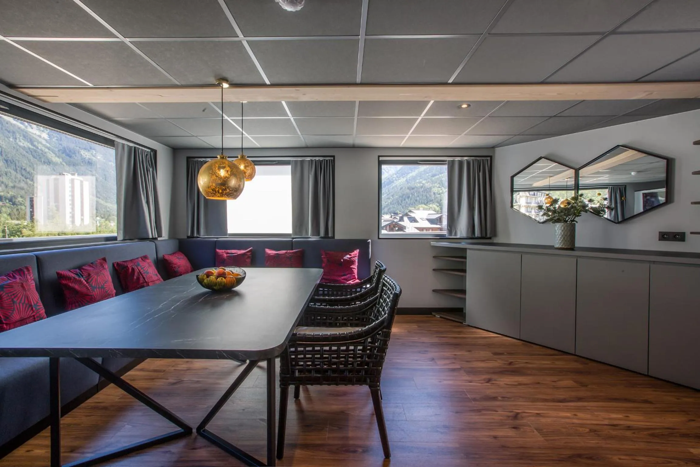 Business facilities in Pointe Isabelle