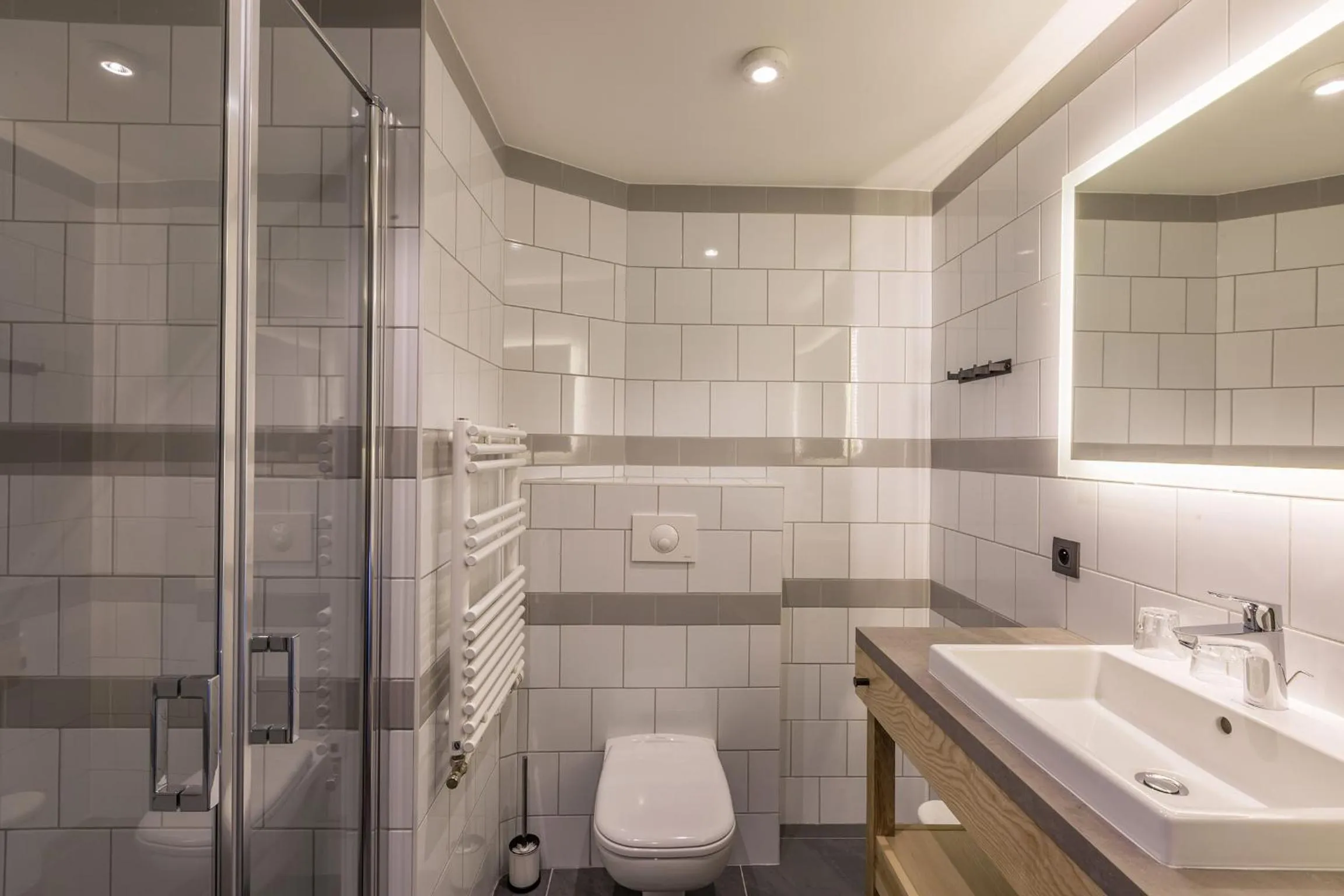 Shower in Pointe Isabelle