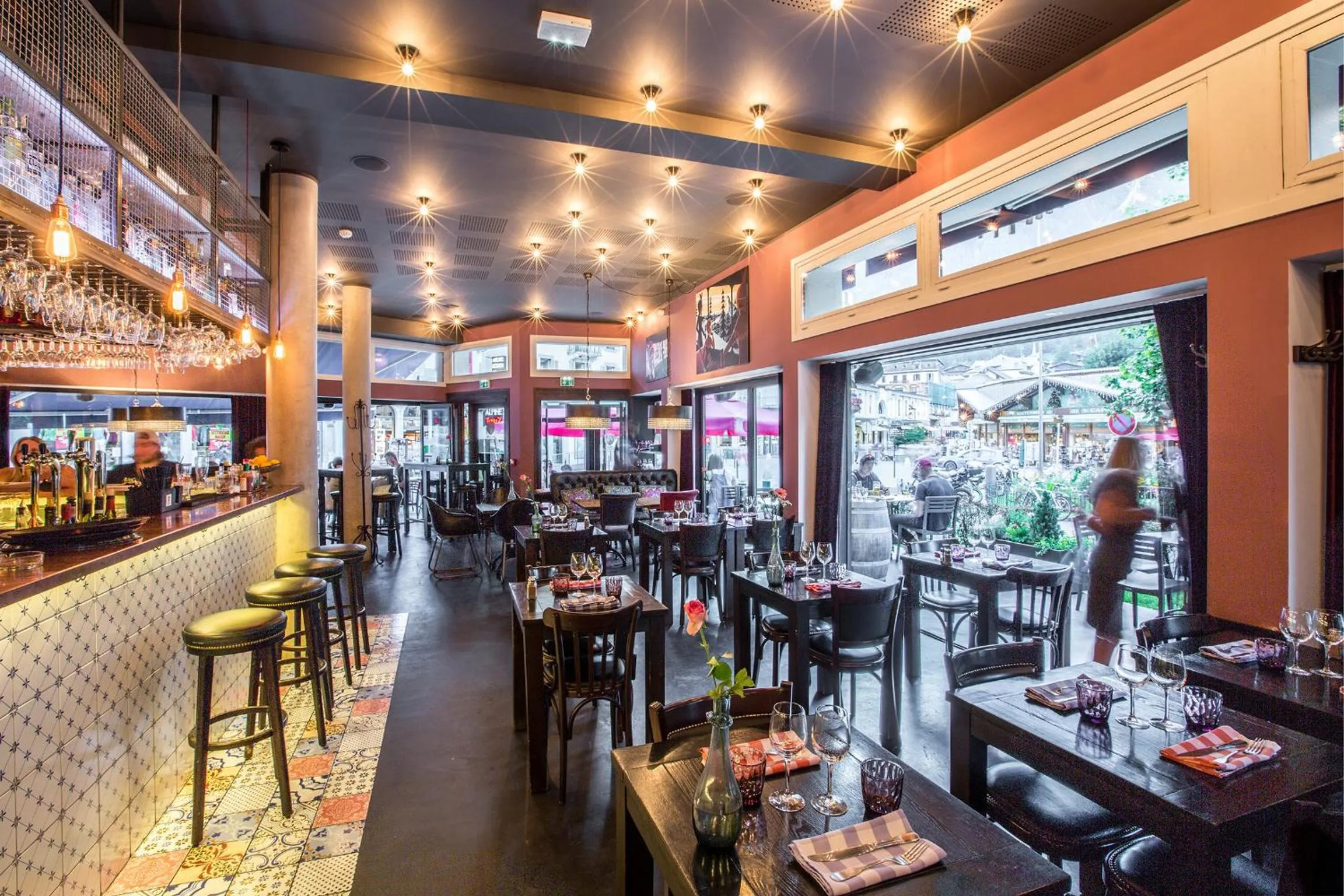 Restaurant/places to eat in Pointe Isabelle