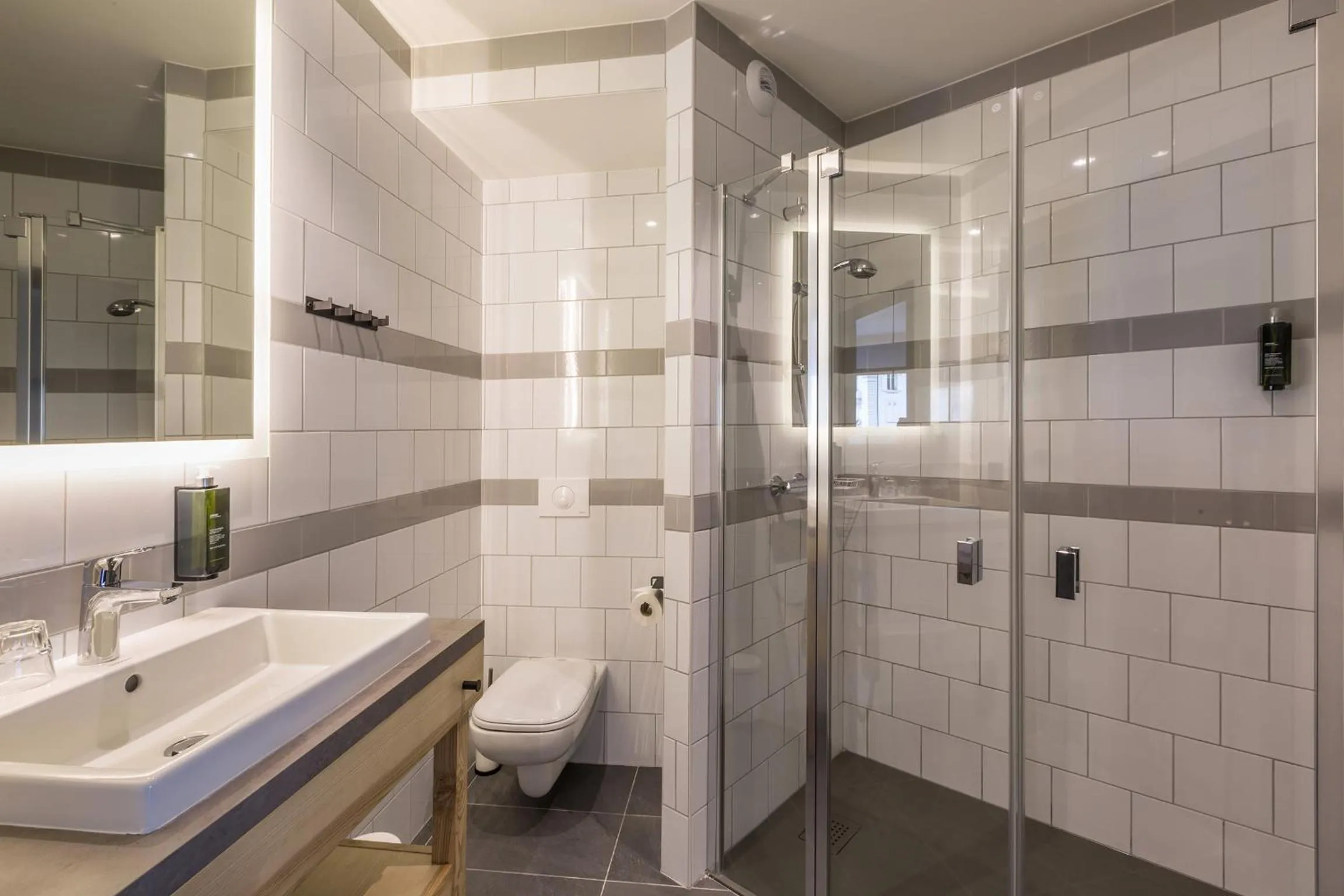 Shower in Pointe Isabelle