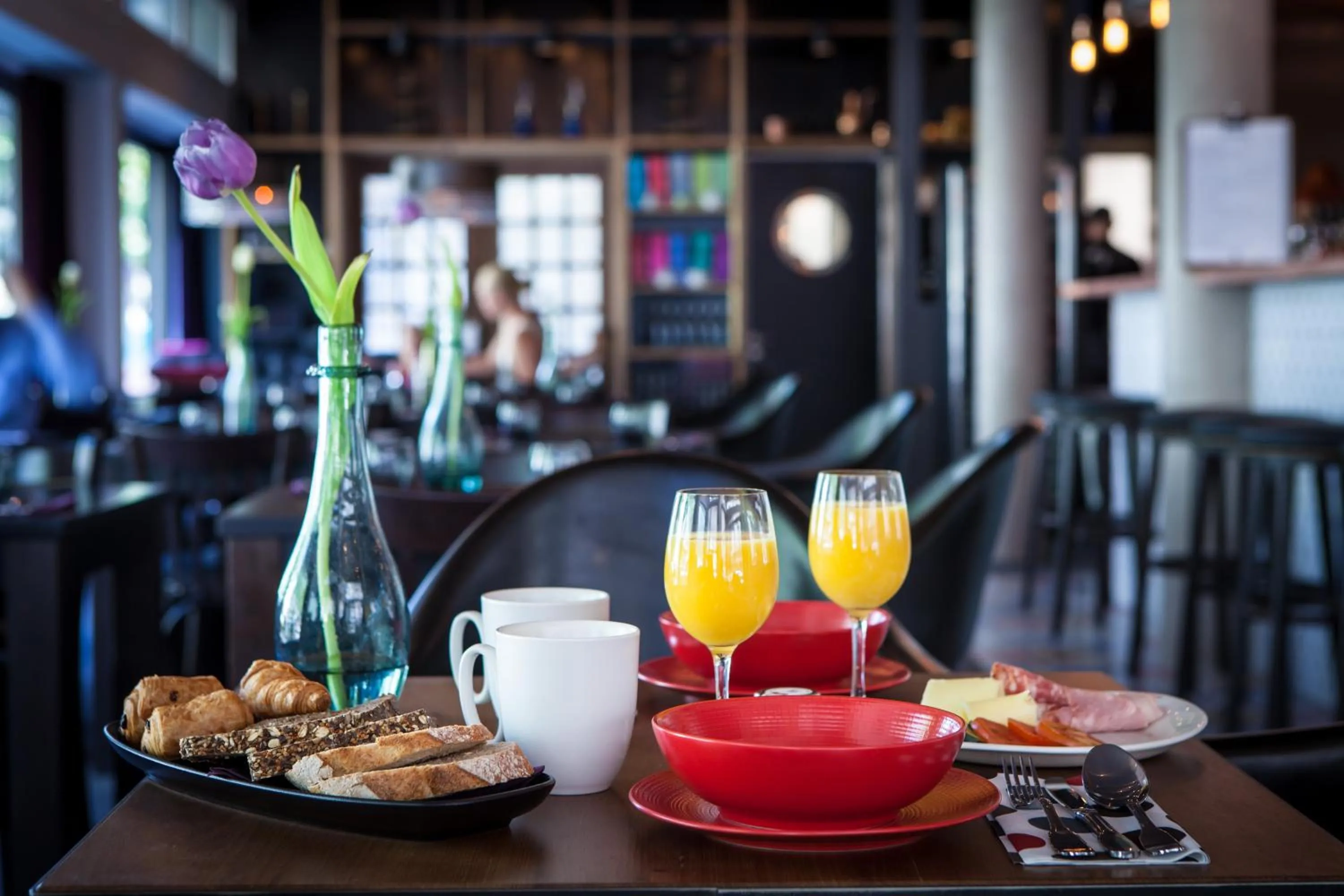 Restaurant/places to eat in Pointe Isabelle