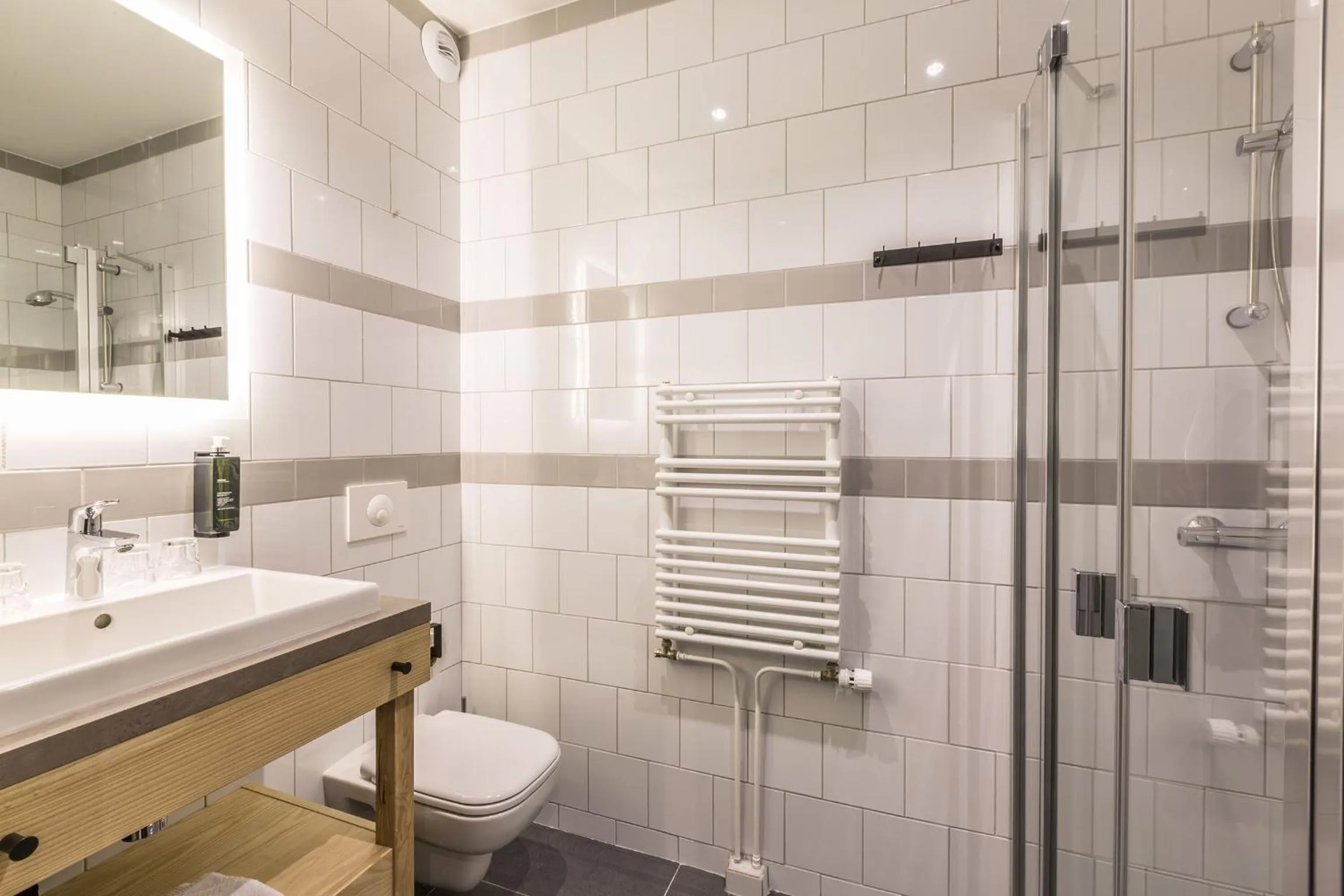 Shower in Pointe Isabelle