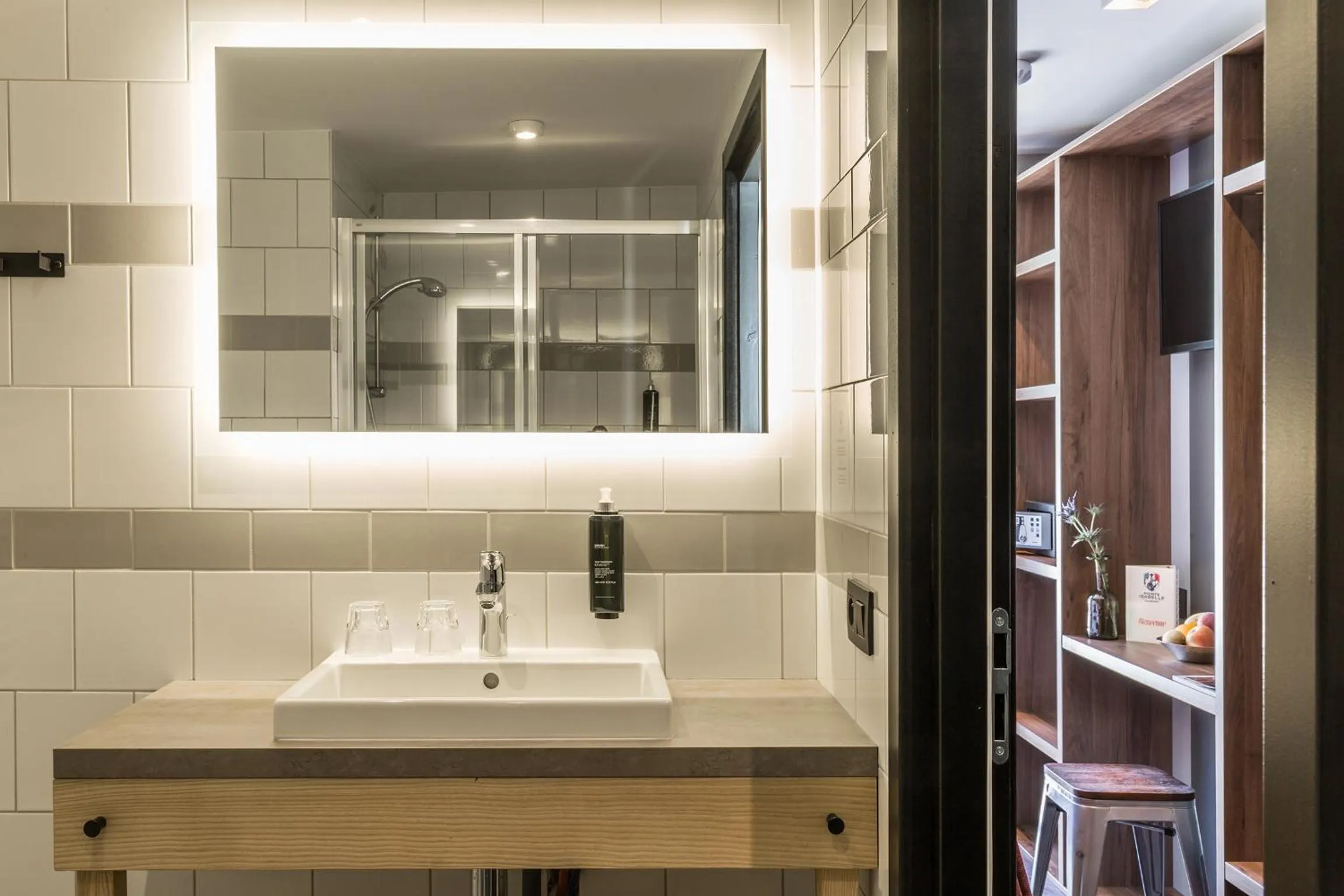 Shower in Pointe Isabelle