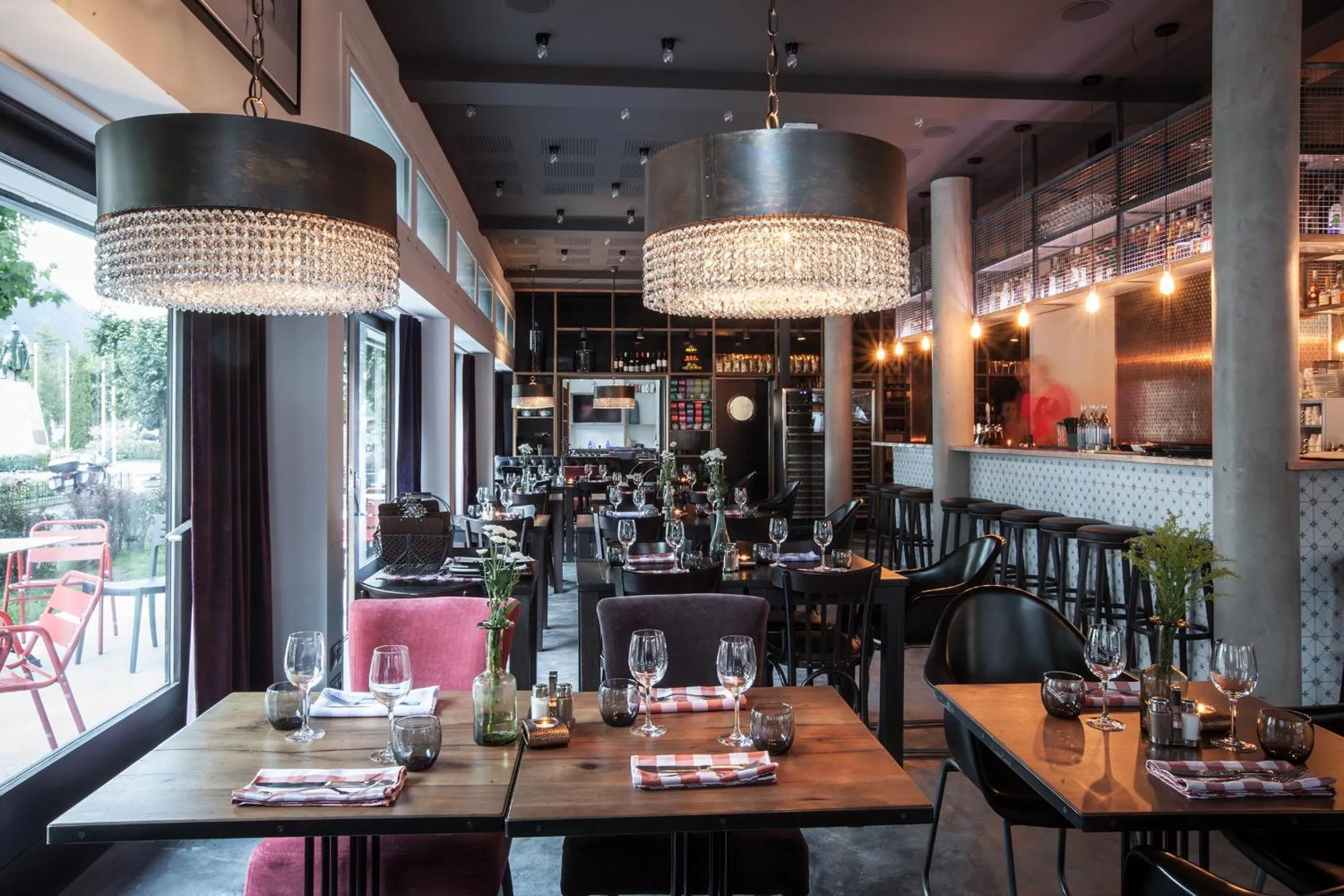 Restaurant/places to eat in Pointe Isabelle