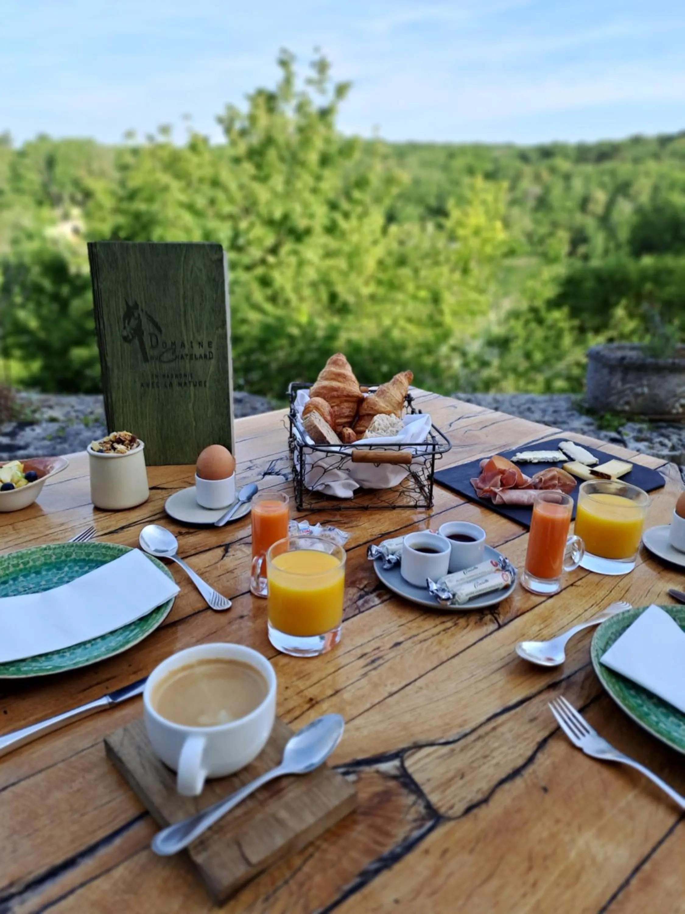 Breakfast in Logis Hotels Domaine du Châtelard