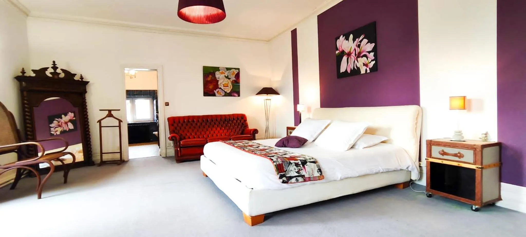 Bed in Logis Hotels Domaine du Châtelard