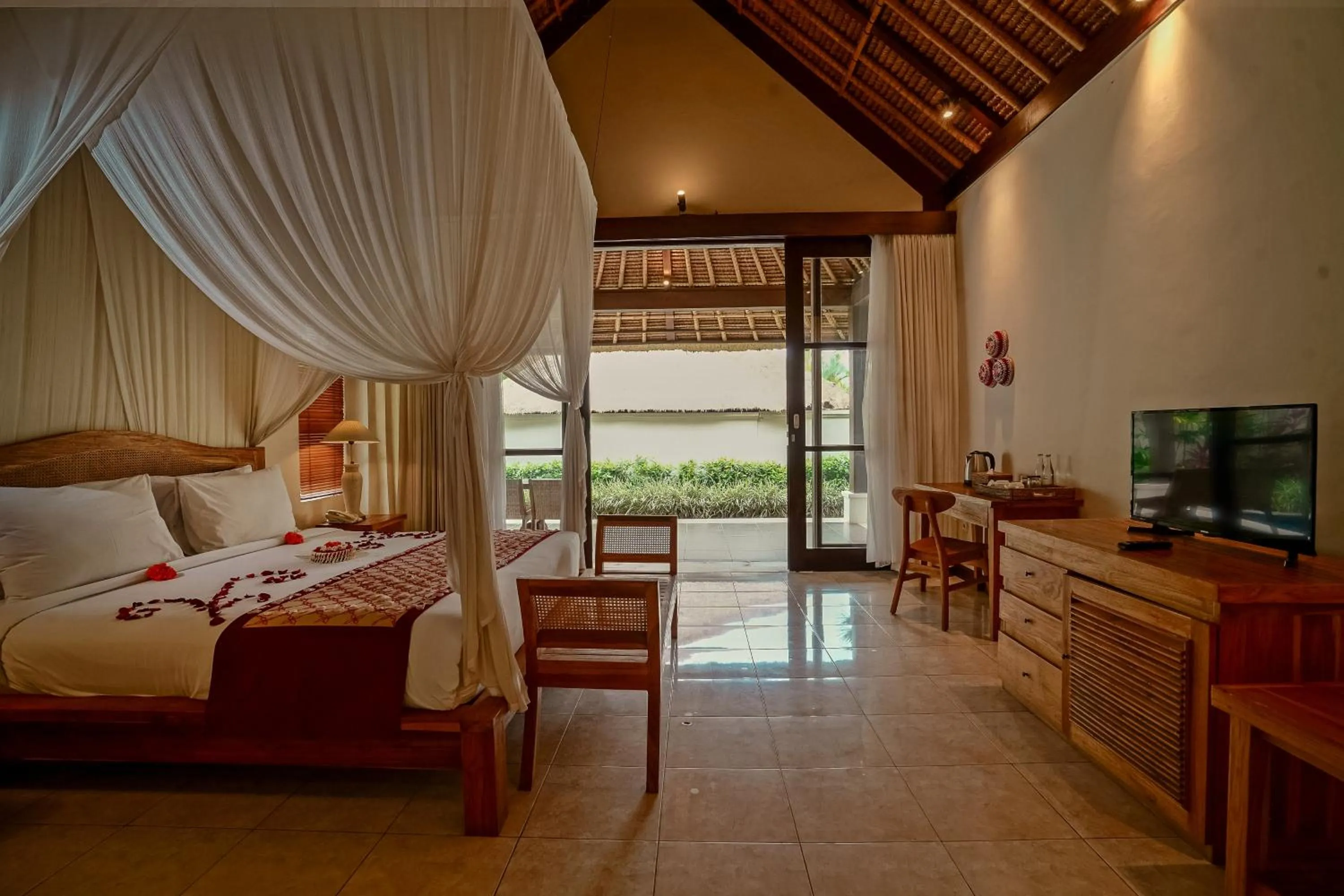 Bed in Pertiwi Resort & Spa