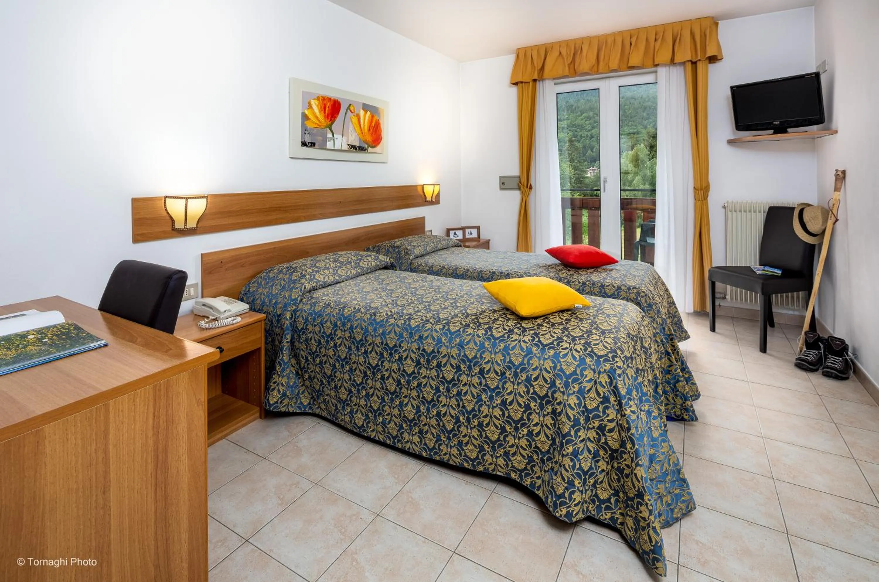 Bedroom, Bed in Hotel Alpen