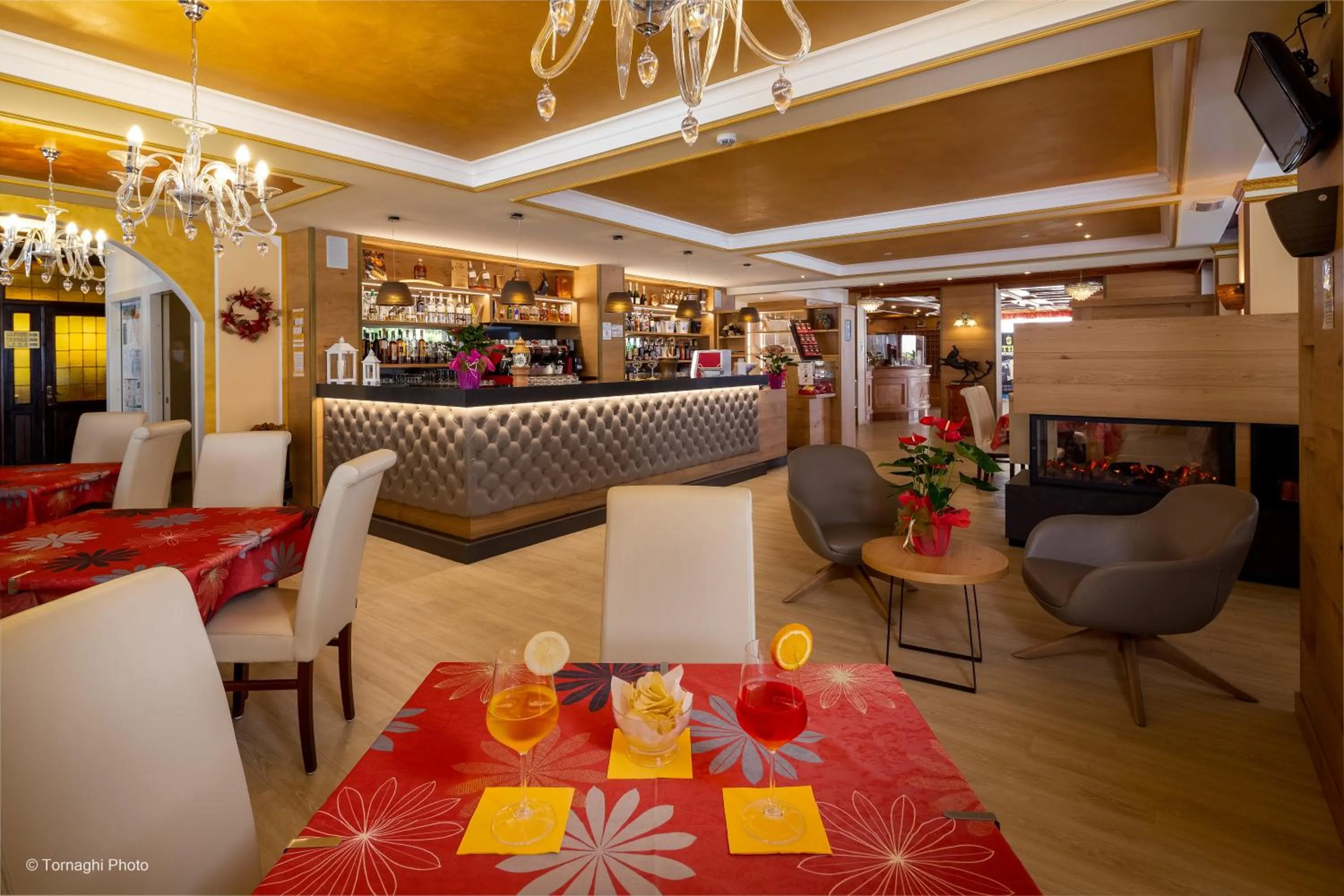 Lounge or bar in Hotel Alpen