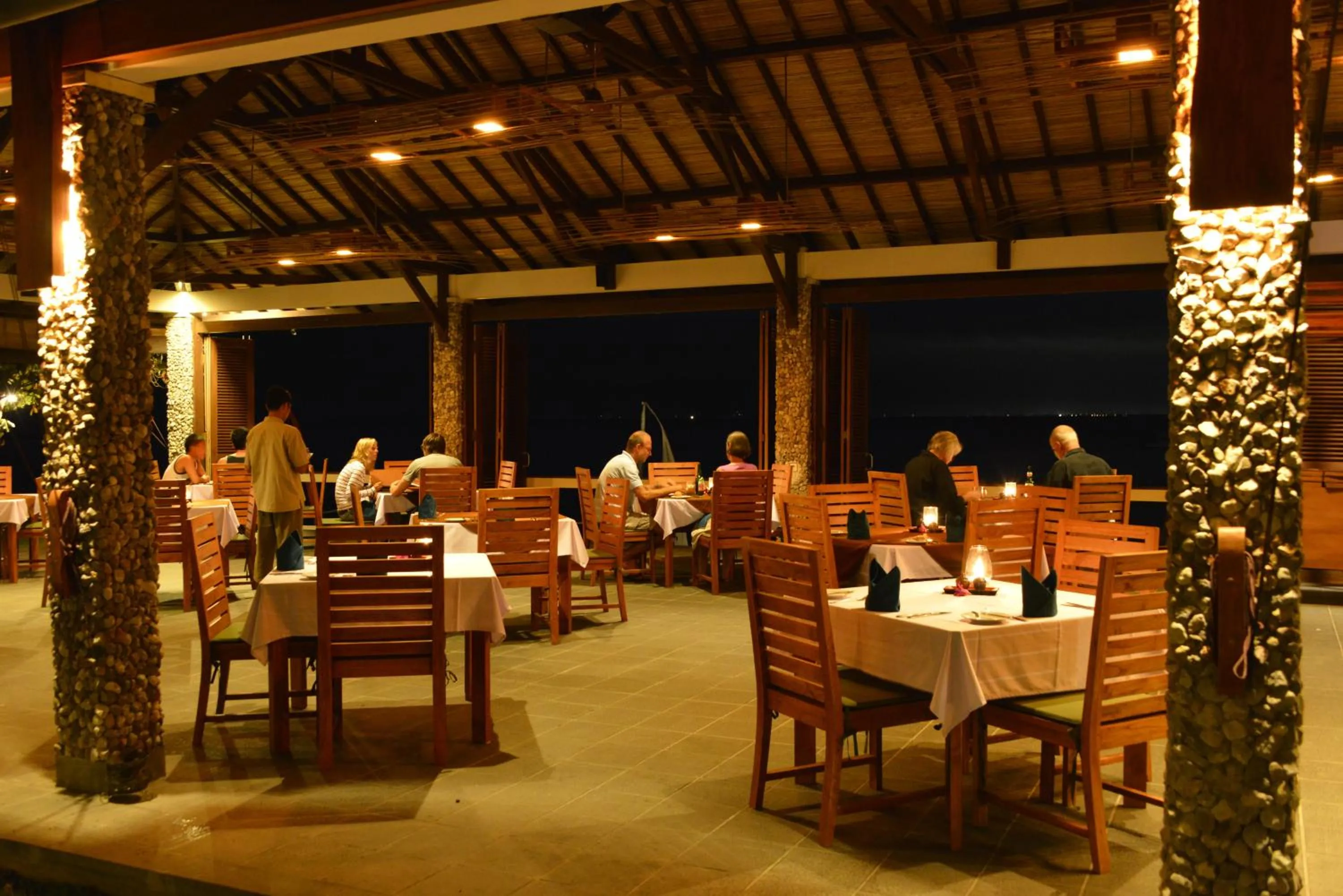 Restaurant/places to eat in Cocotinos Sekotong Lombok