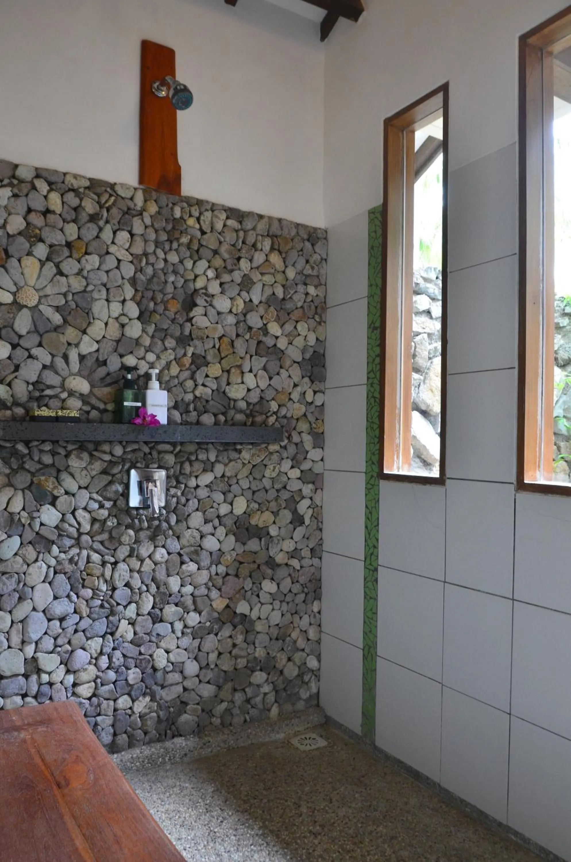 Shower in Cocotinos Sekotong Lombok