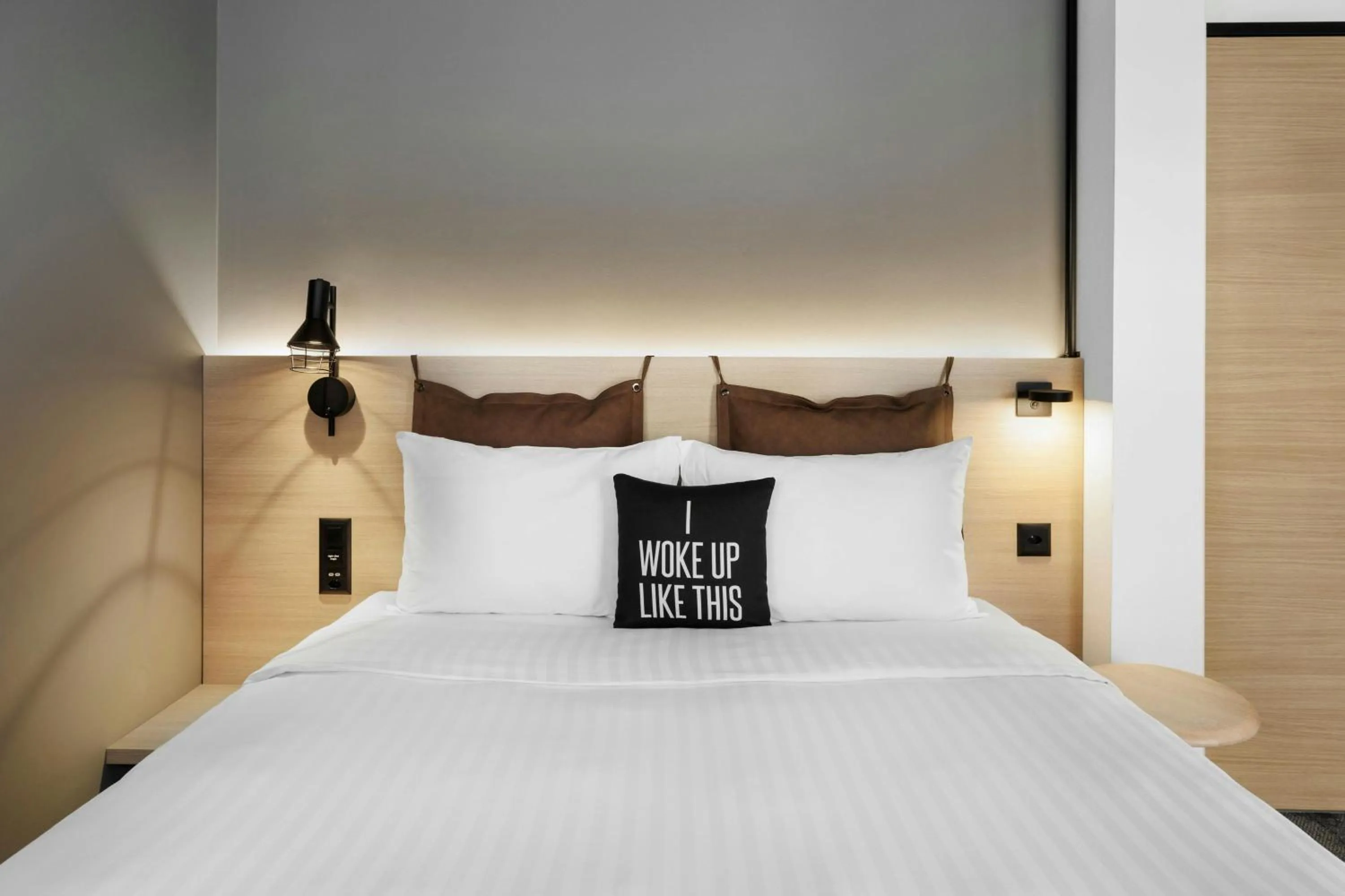 Photo of the whole room, Bed in Moxy Zurich