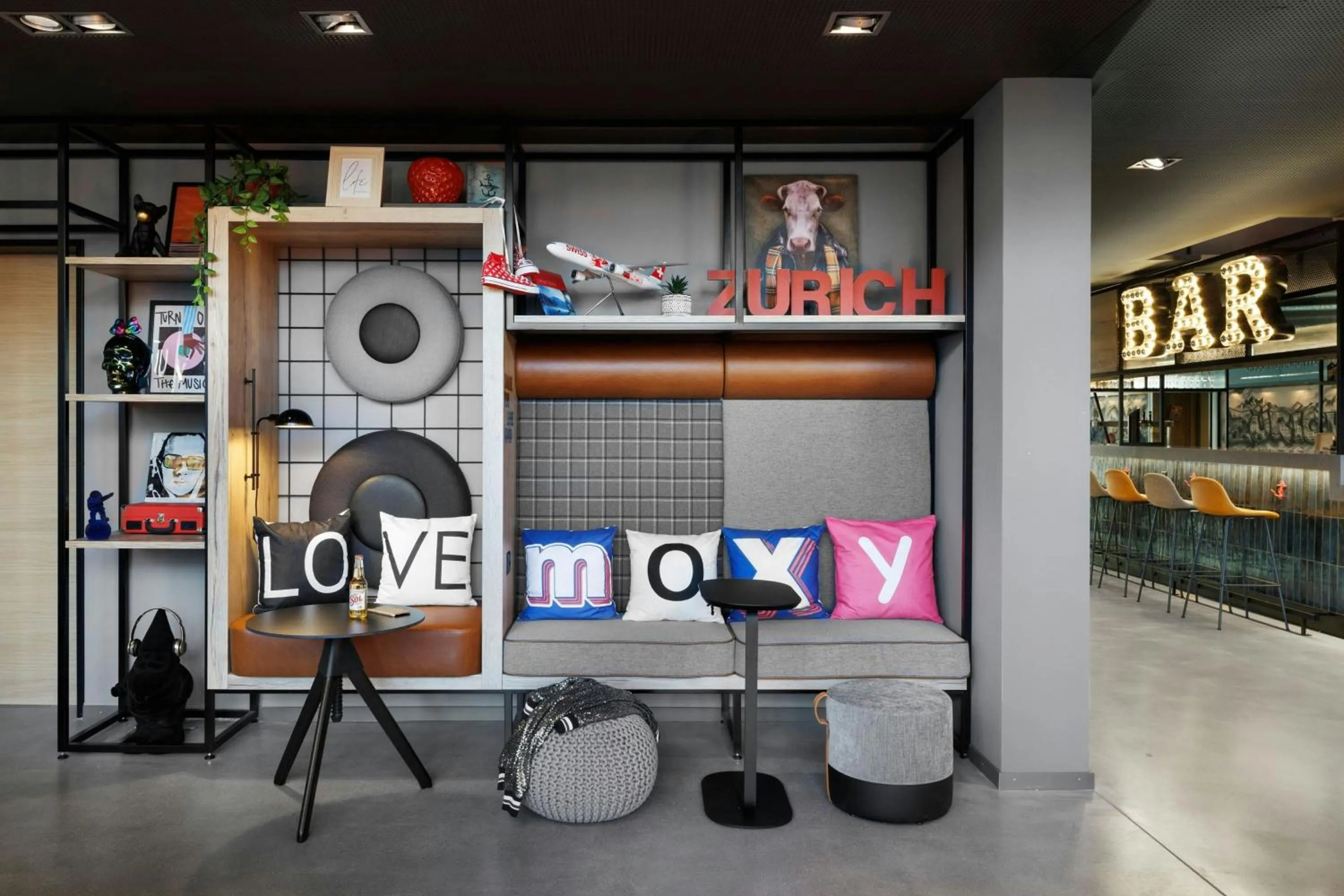 Lounge or bar in Moxy Zurich