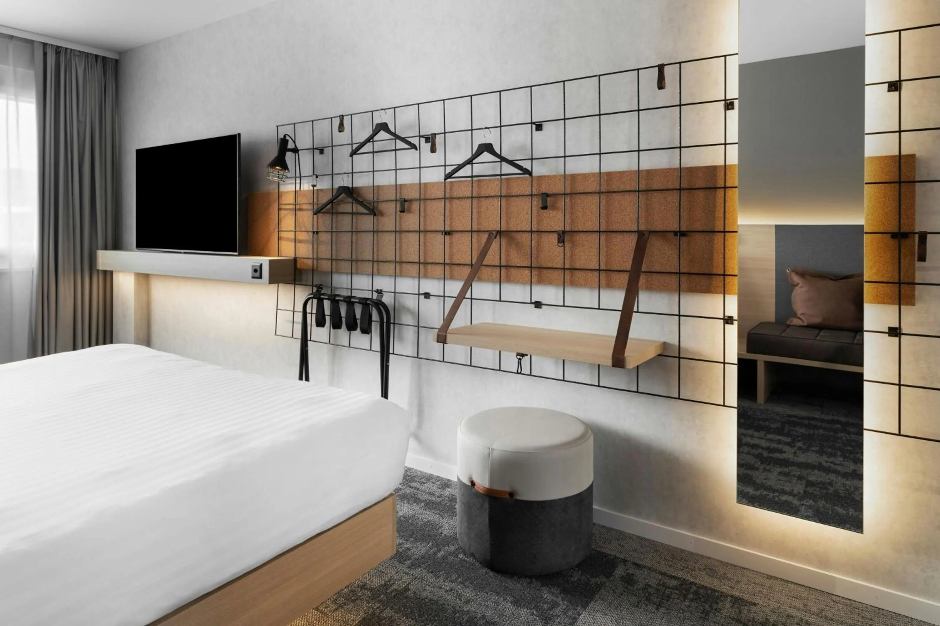 Photo of the whole room, Bed in Moxy Zurich