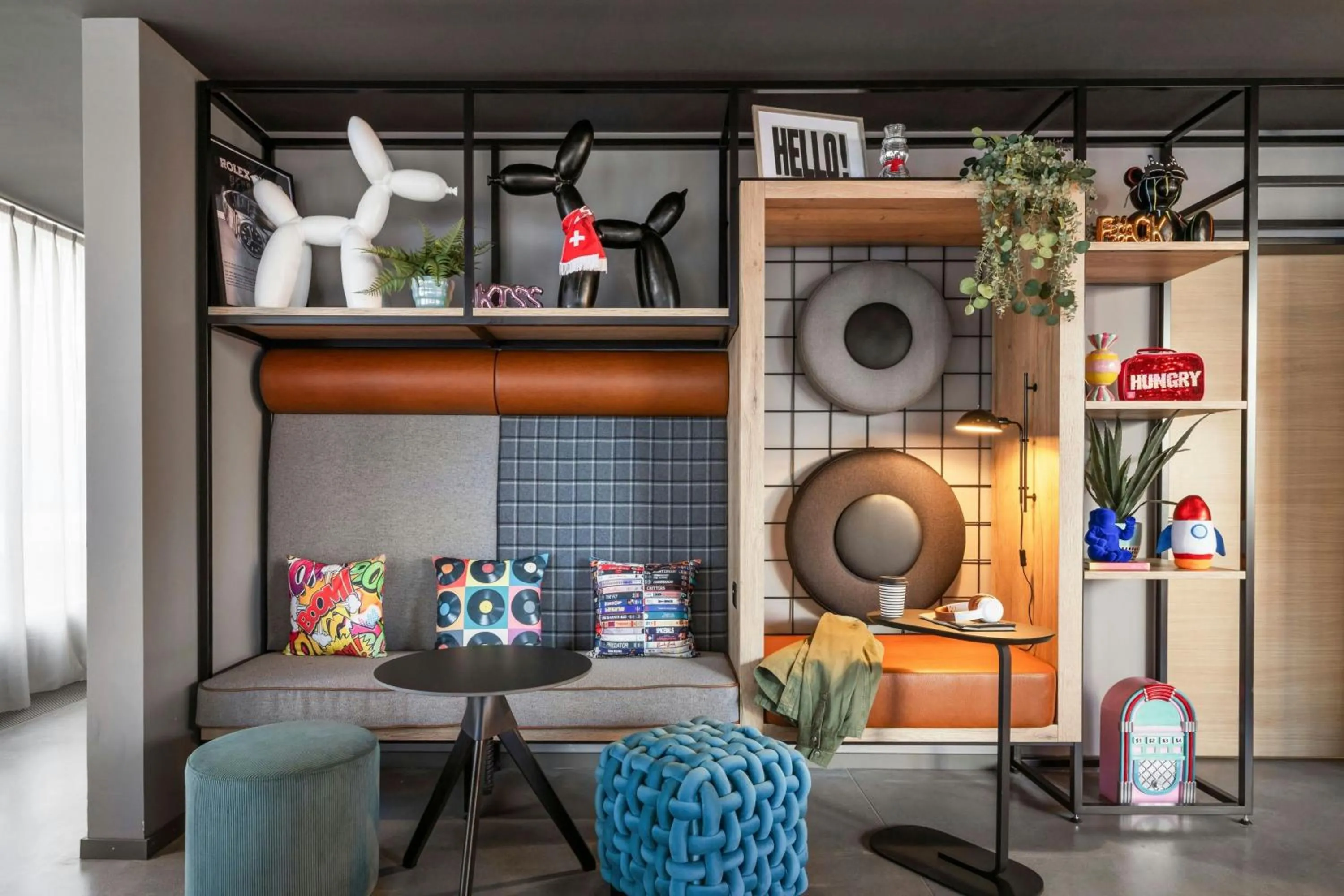 Lounge or bar in Moxy Zurich