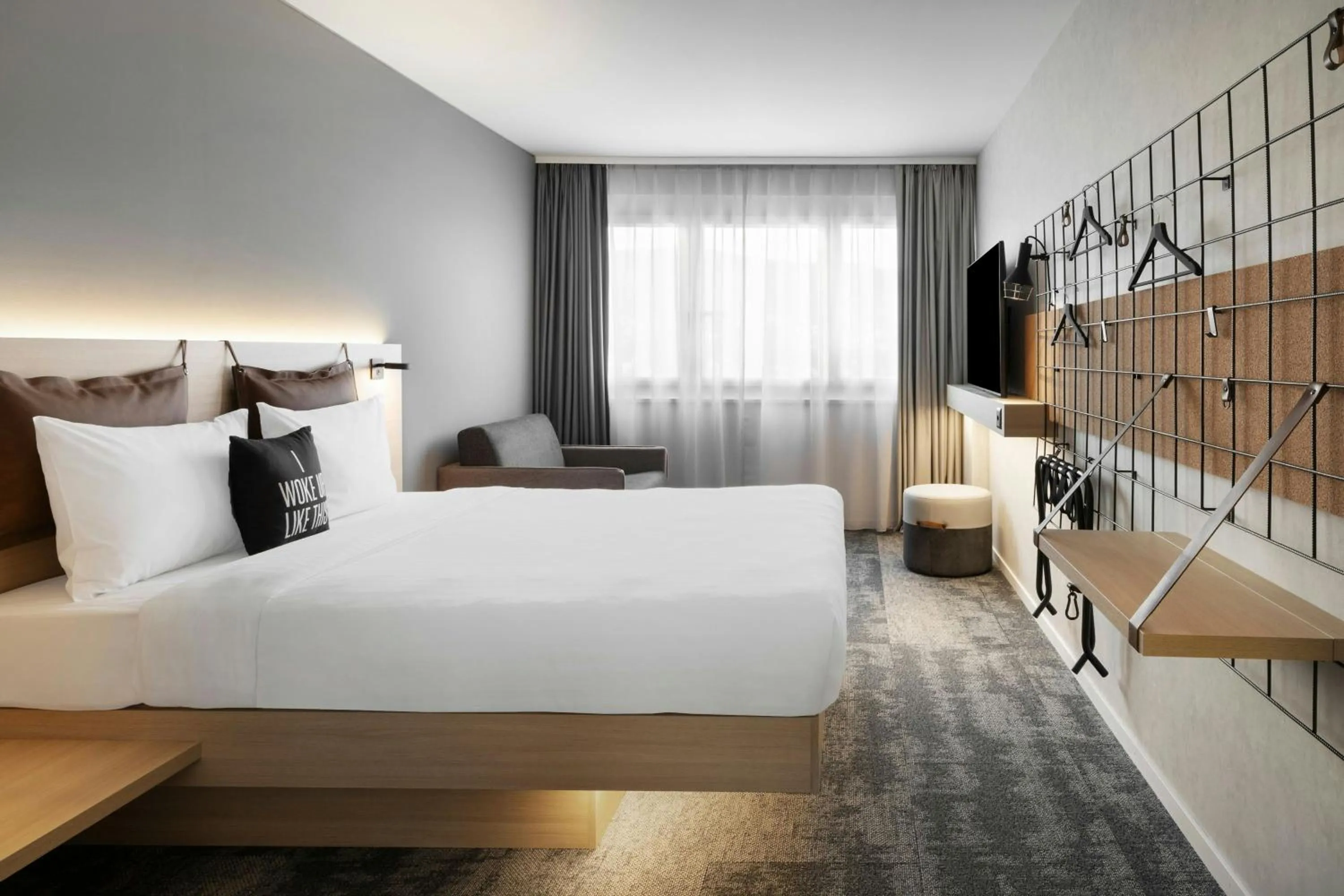 Photo of the whole room, Bed in Moxy Zurich