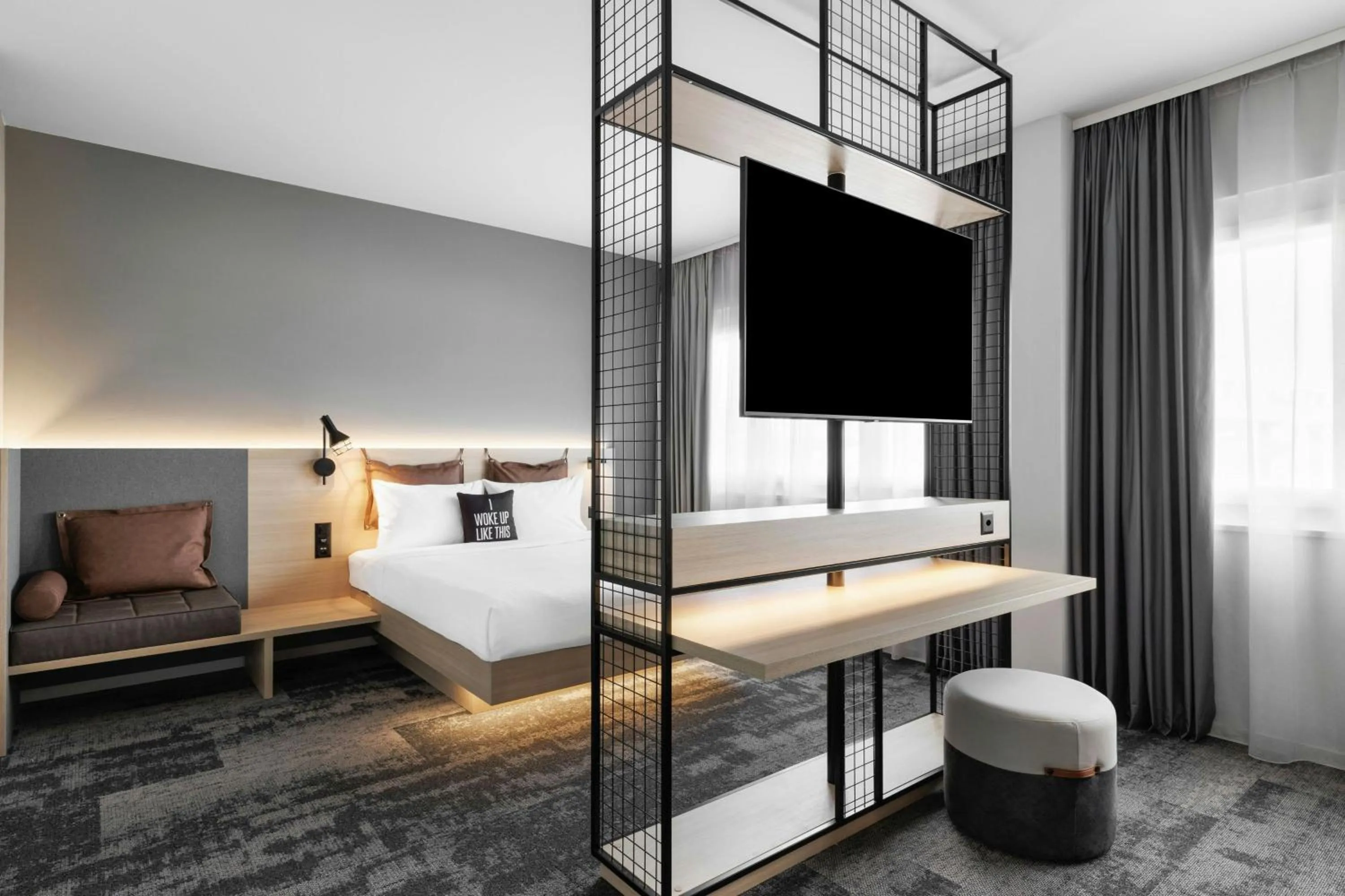 Photo of the whole room, Bed in Moxy Zurich