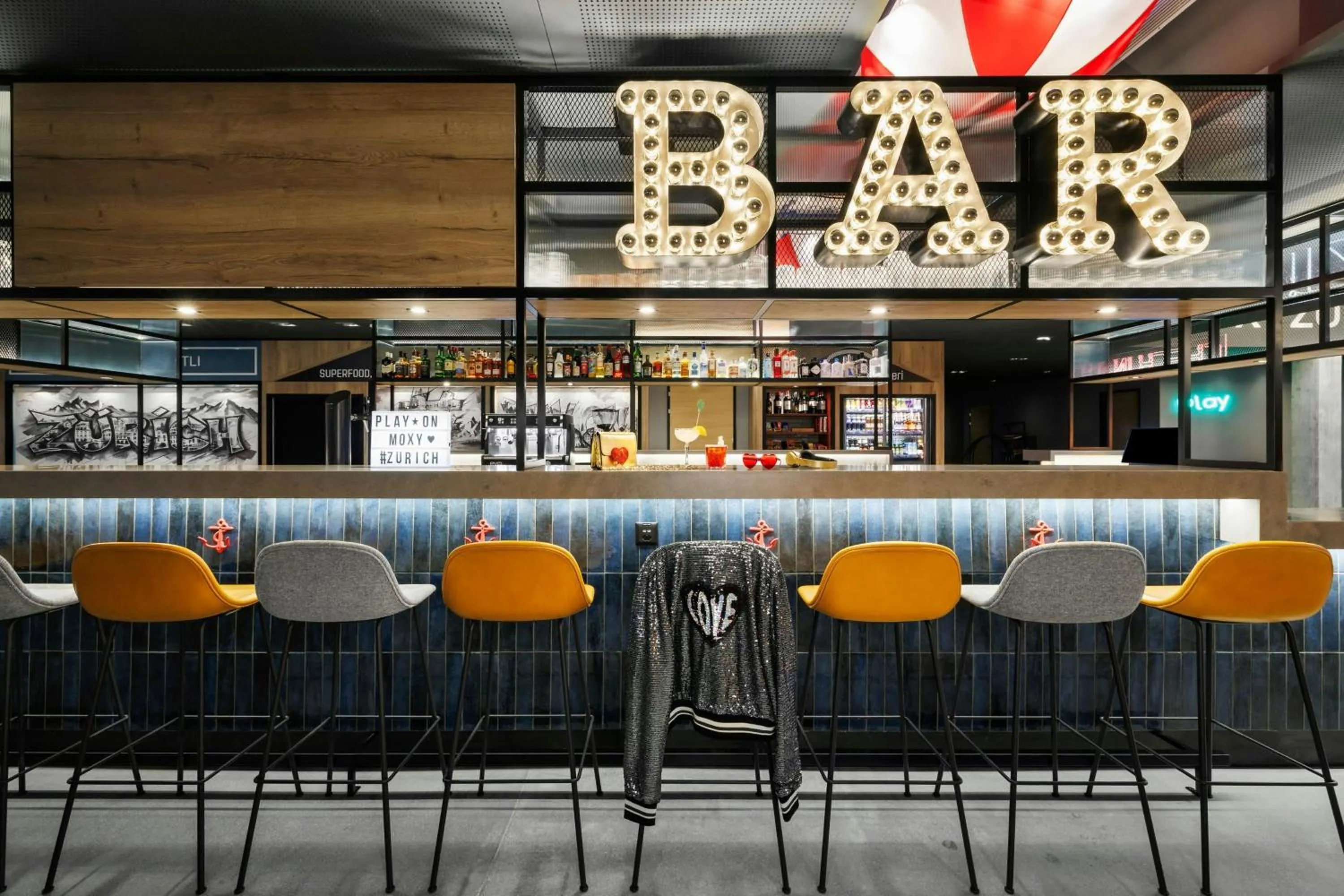 Lounge or bar in Moxy Zurich