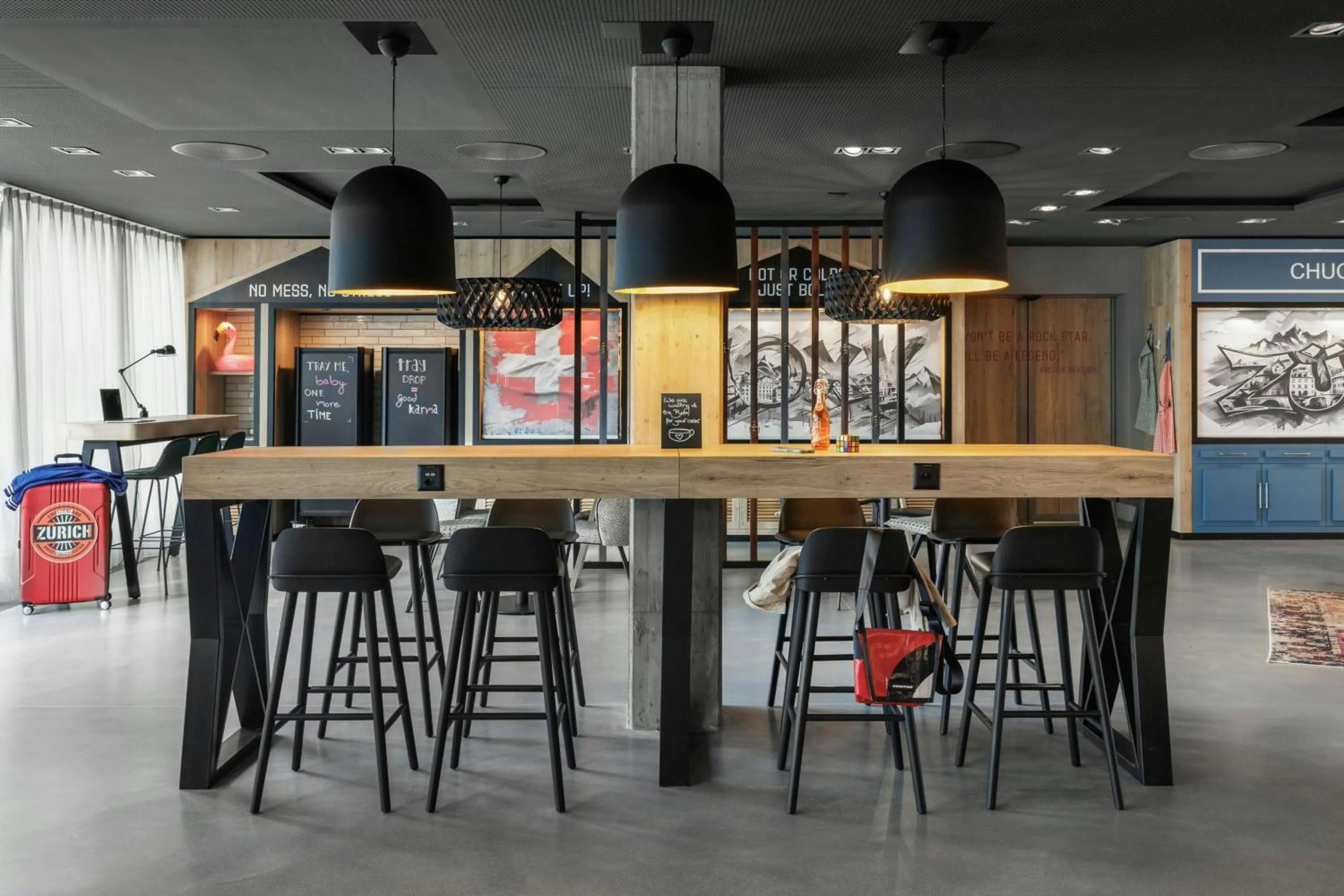 Restaurant/places to eat in Moxy Zurich