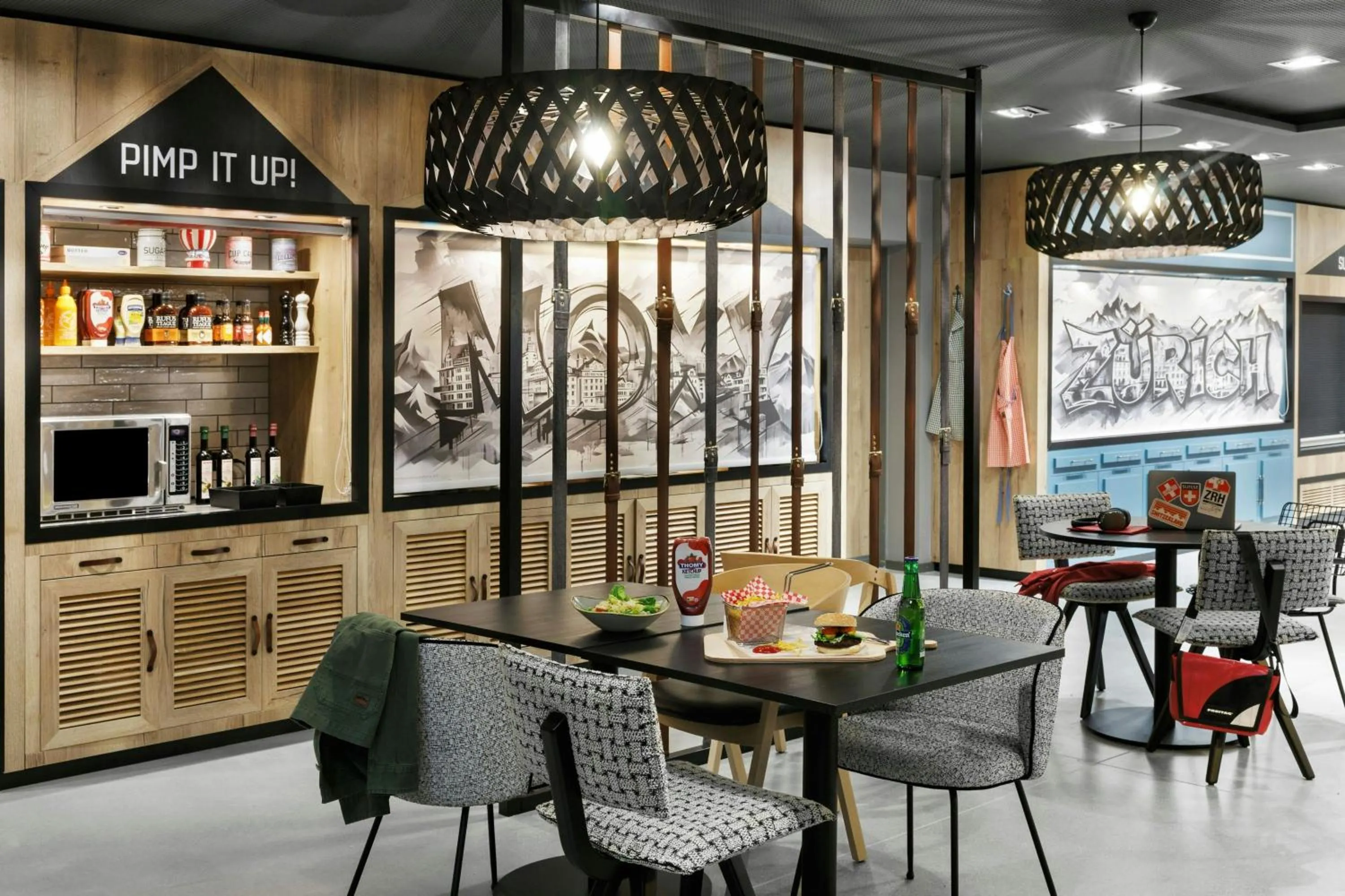 Restaurant/places to eat in Moxy Zurich