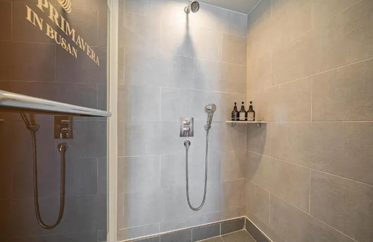 Shower in Gwangalli Hotel primavera in Busan