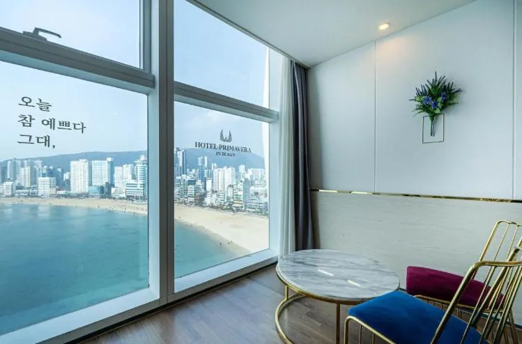 Seating area in Gwangalli Hotel primavera in Busan