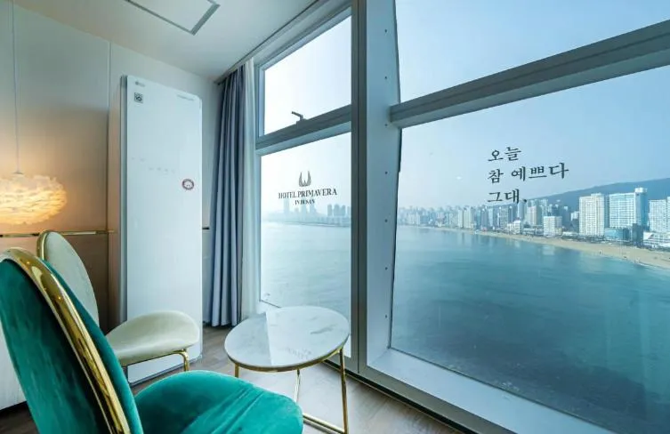 Seating area in Gwangalli Hotel primavera in Busan