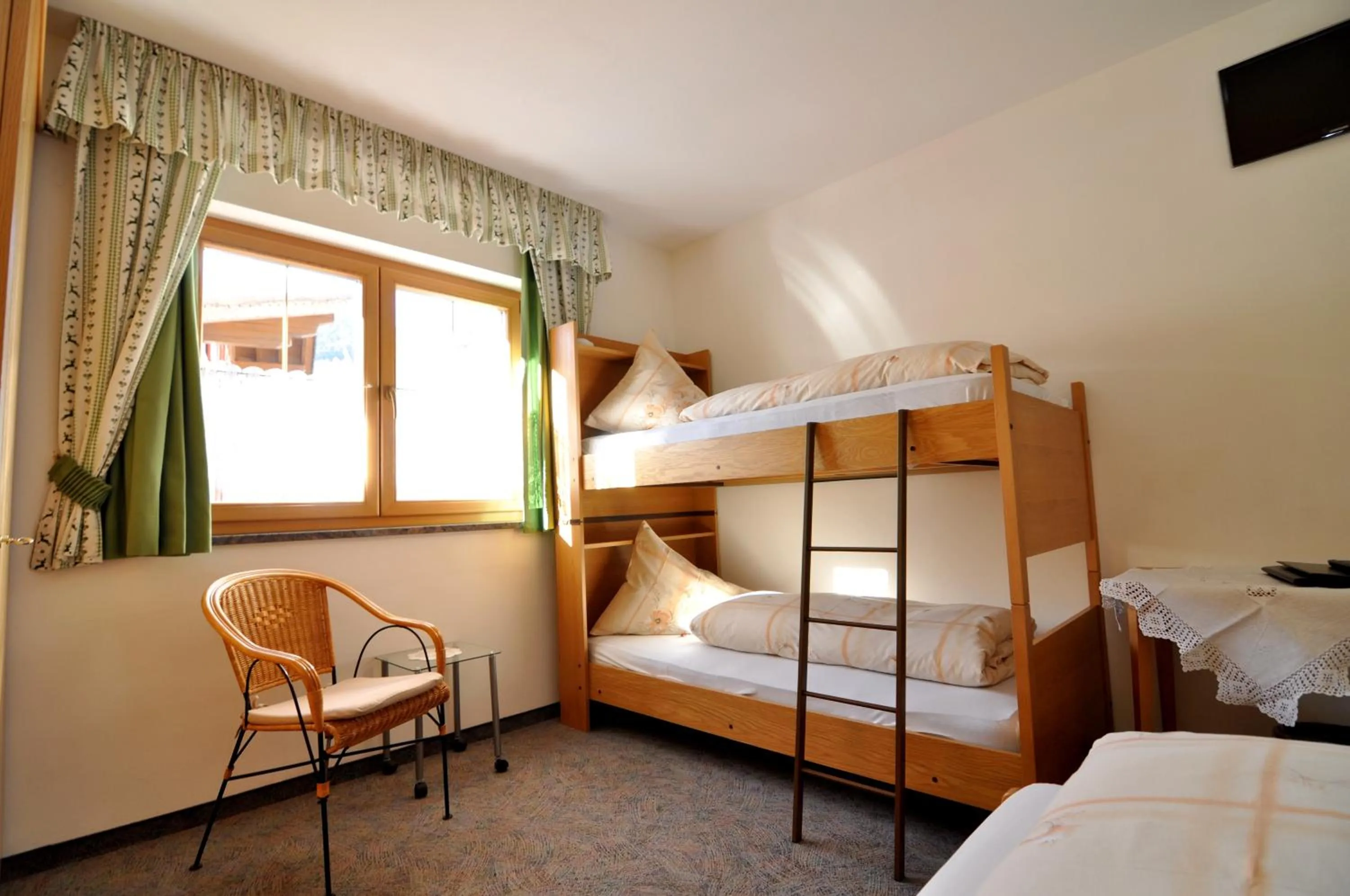 Photo of the whole room, Bed in Hotel Traube - Stelvio