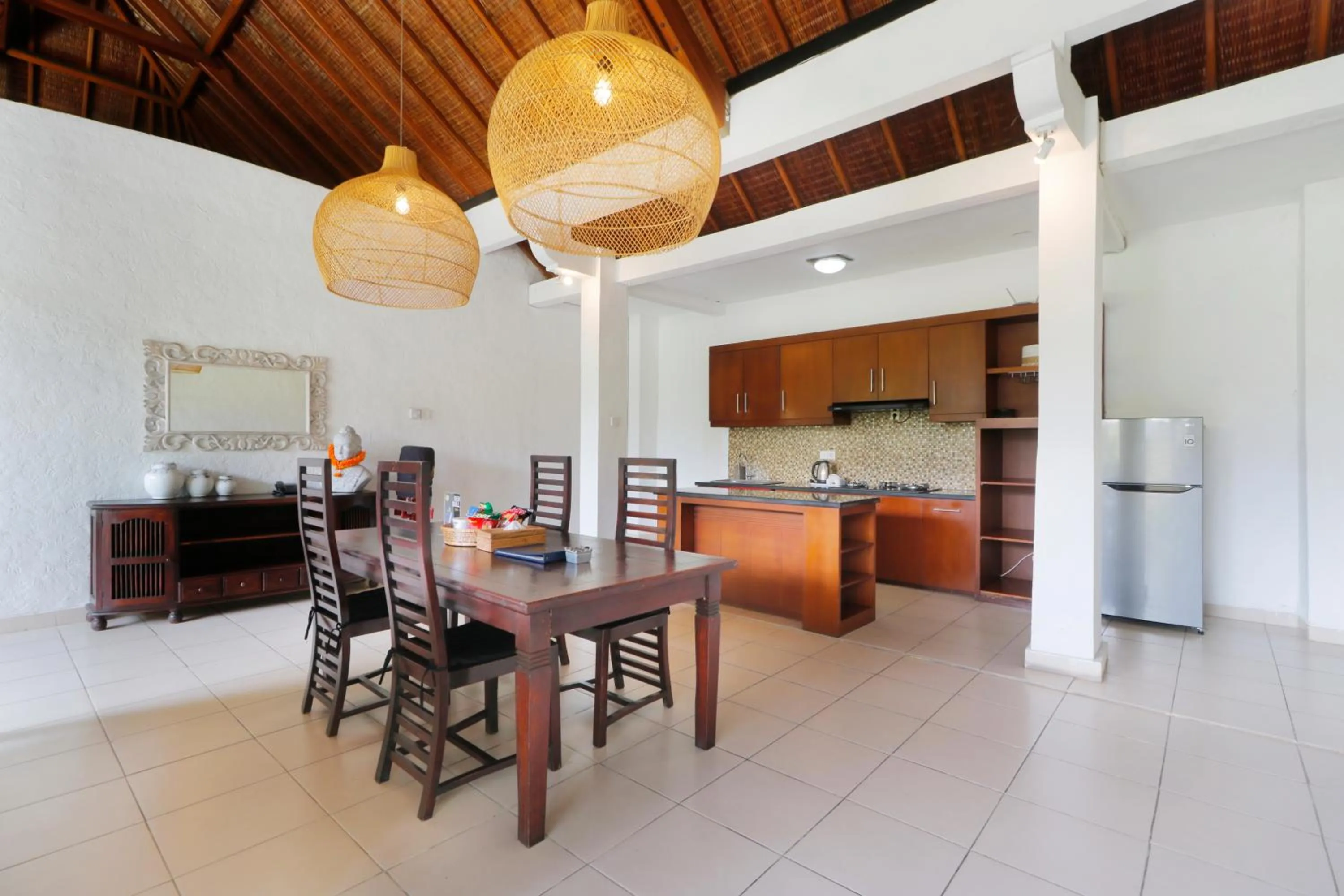 Dining area in Singgah Villas Seminyak