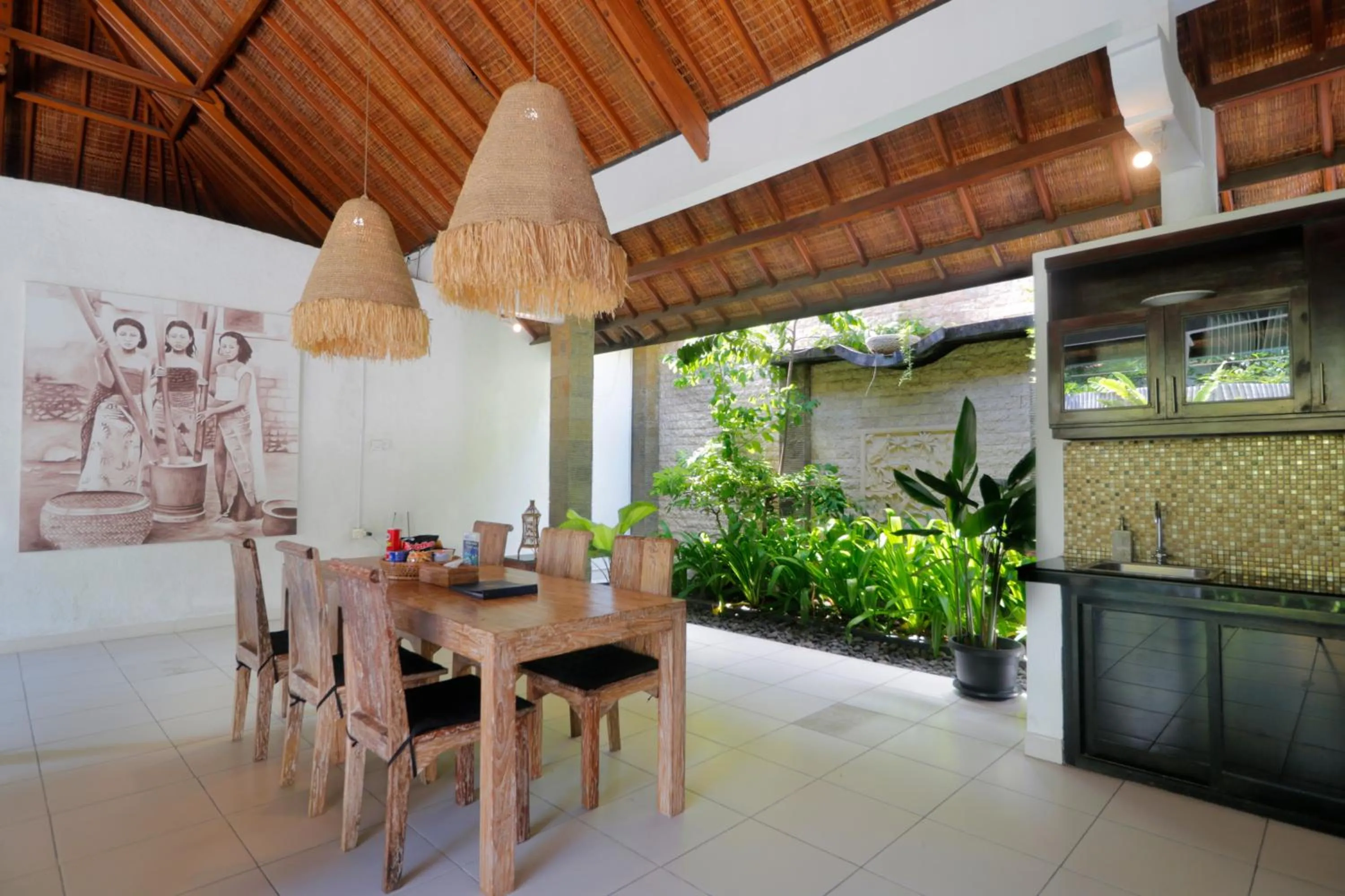 Dining area in Singgah Villas Seminyak
