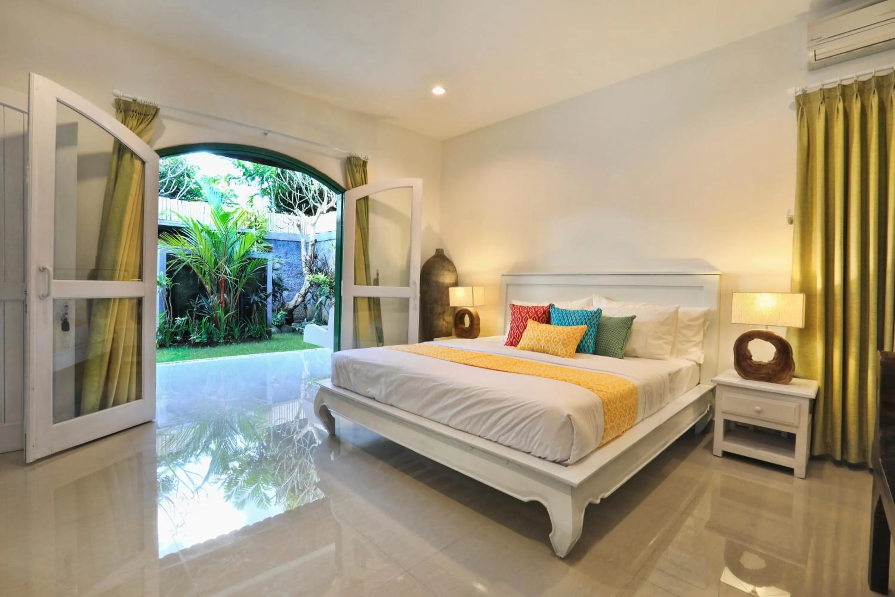 Bed in Singgah Villas Seminyak