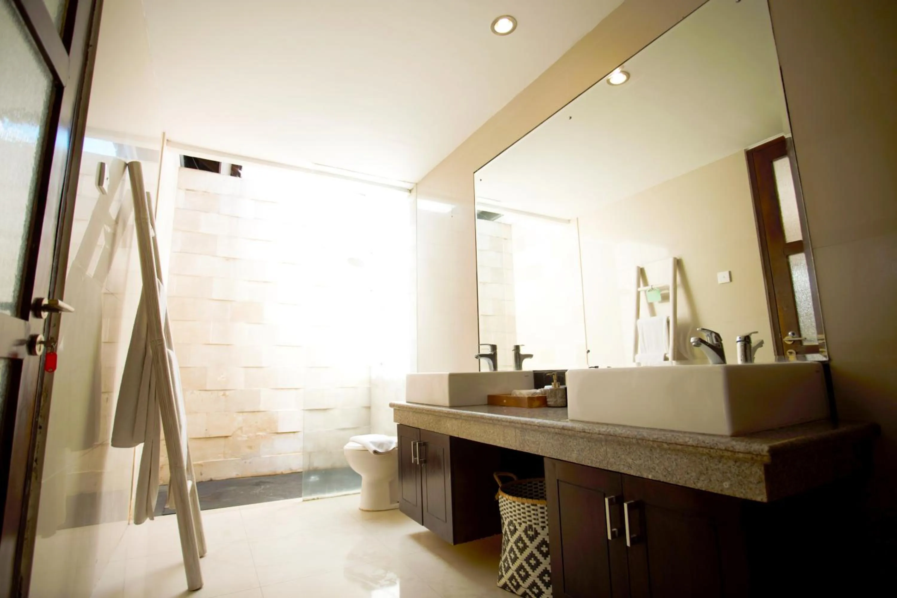 Shower, Bed in Singgah Villas Seminyak