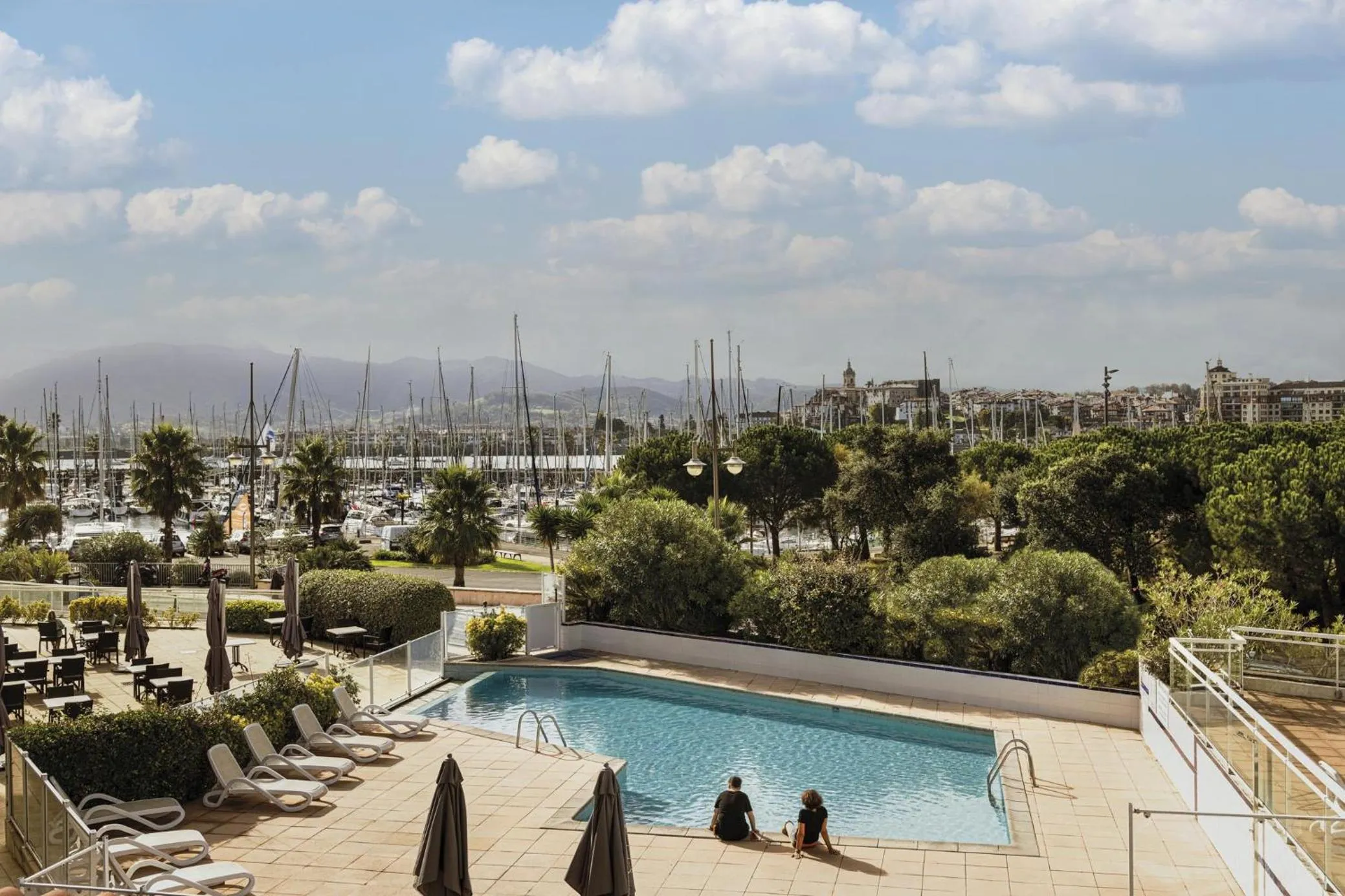 Swimming pool in Hôtel Serge Blanco - Relais Thalasso & Spa