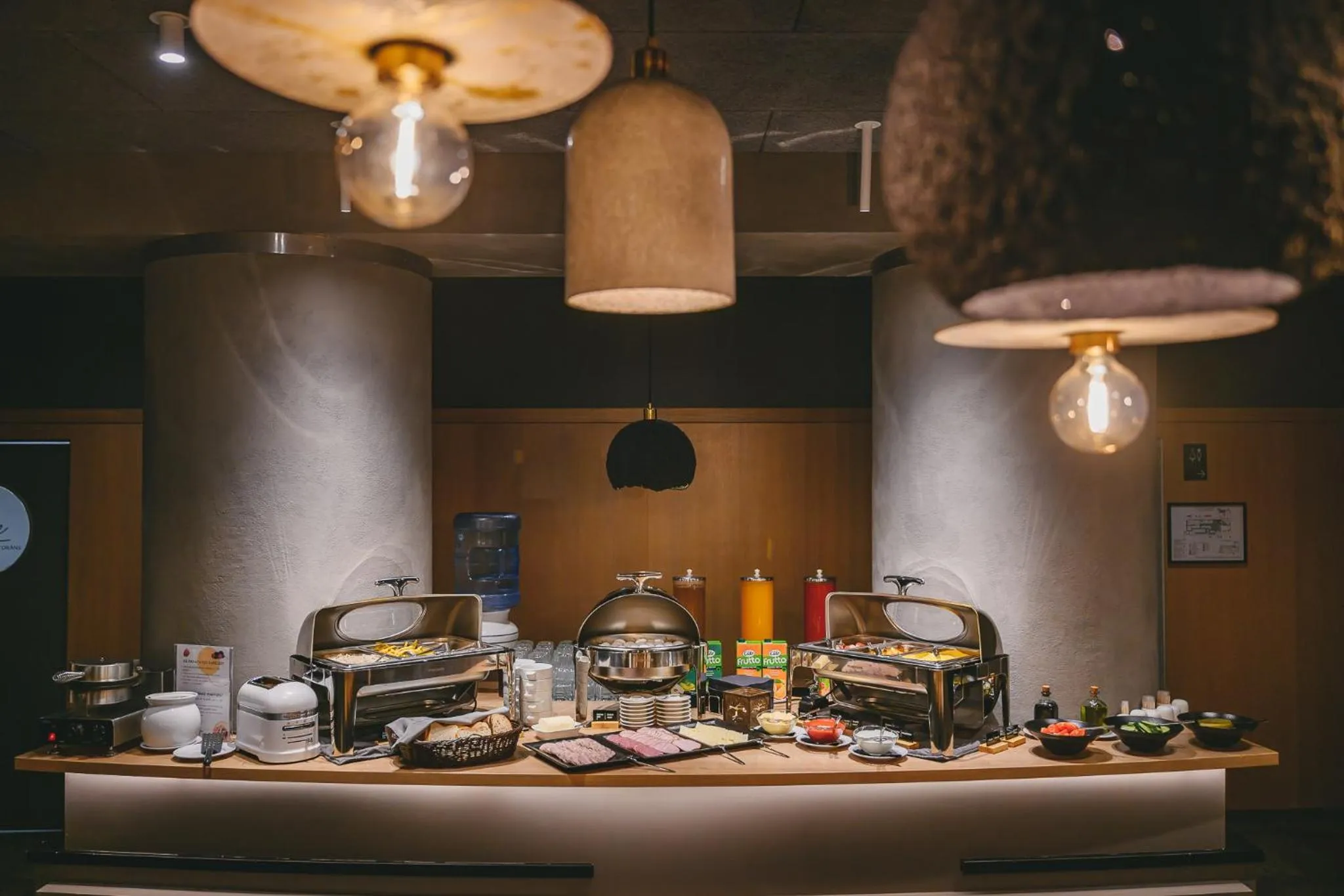 Restaurant/places to eat in Liva Hotel