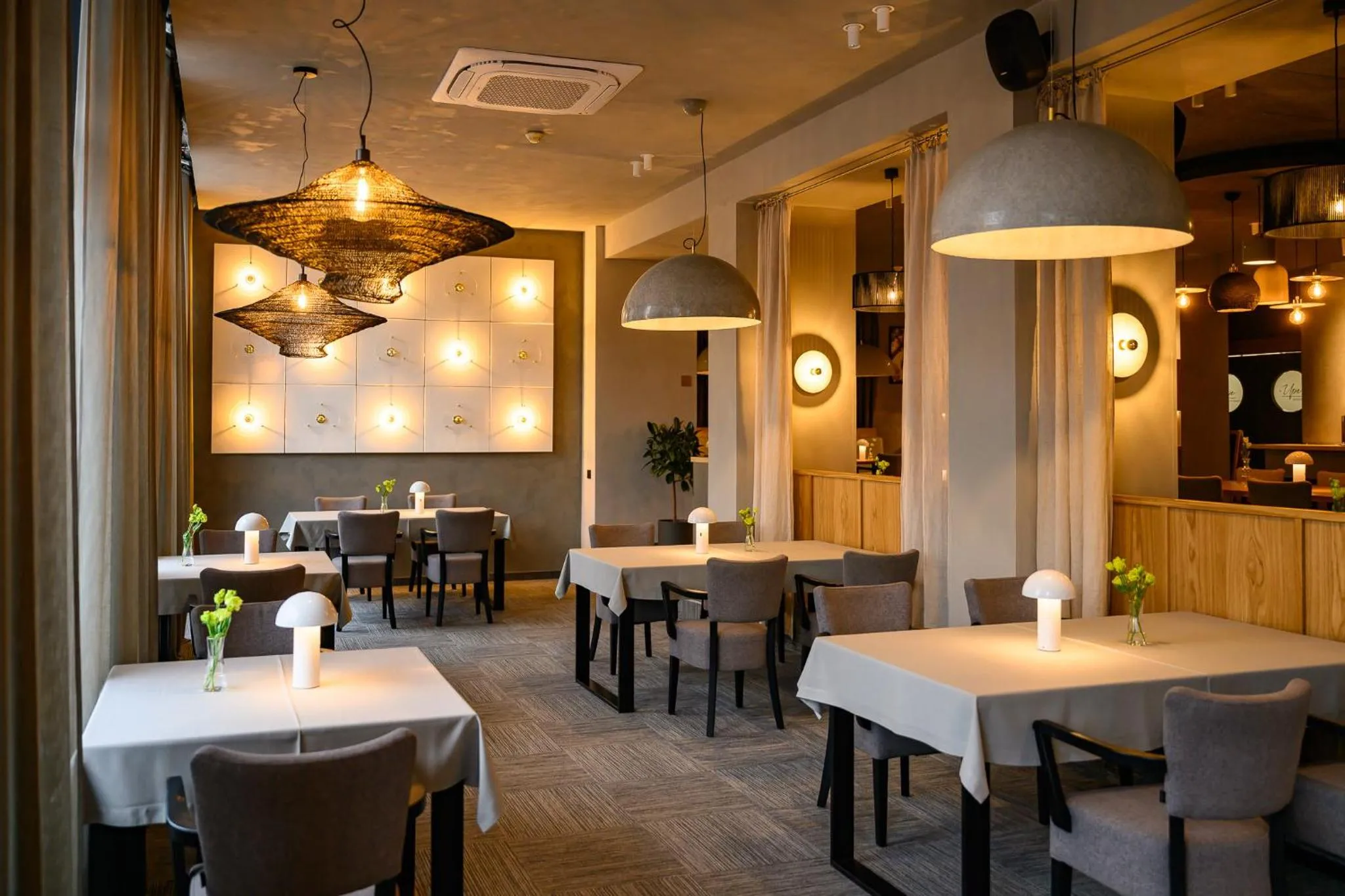 Restaurant/places to eat in Liva Hotel