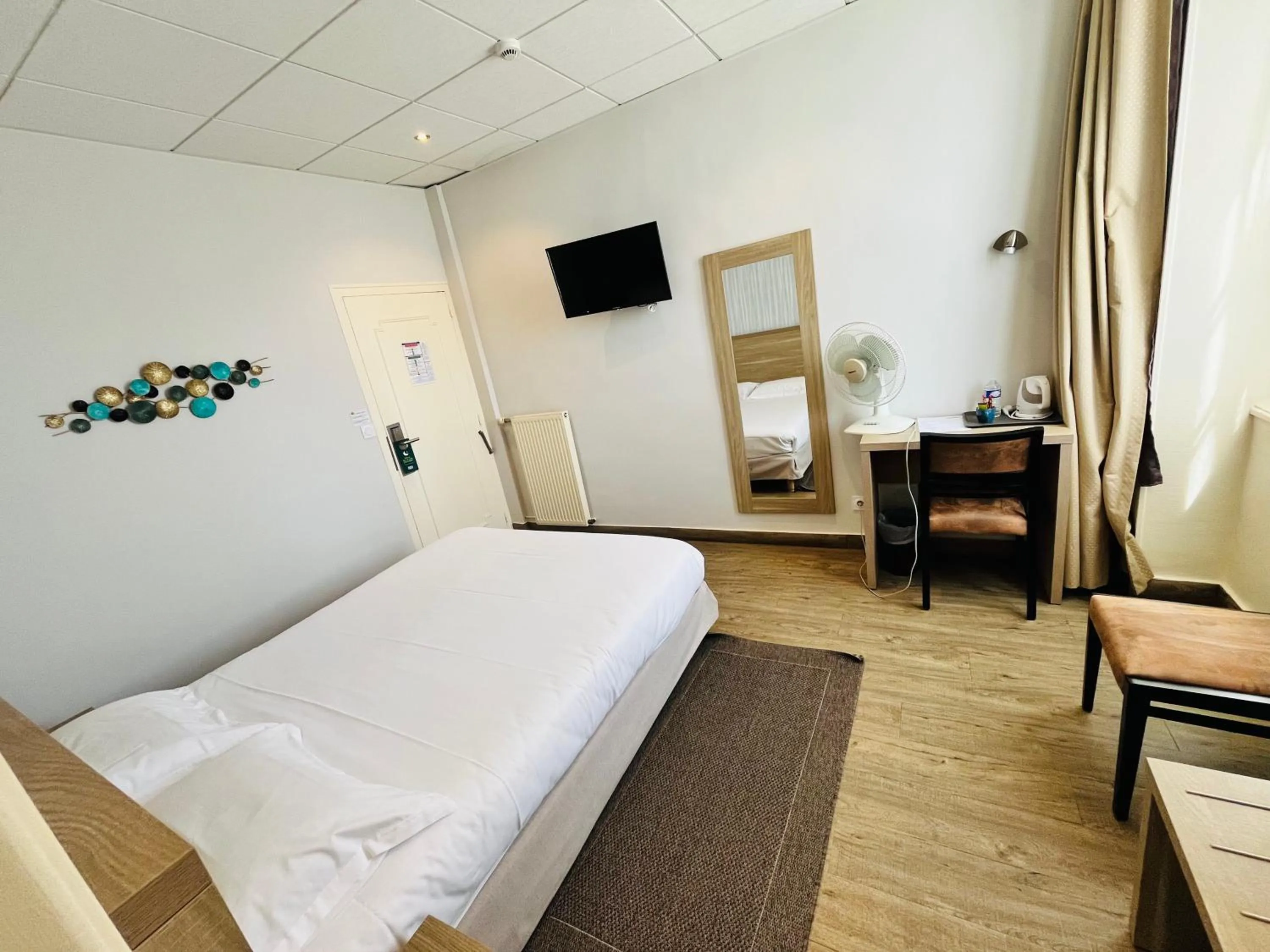 Bed in Logis Au Grand Hotel et son restaurant