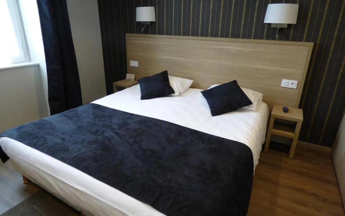 Bedroom, Bed in Logis Au Grand Hotel et son restaurant