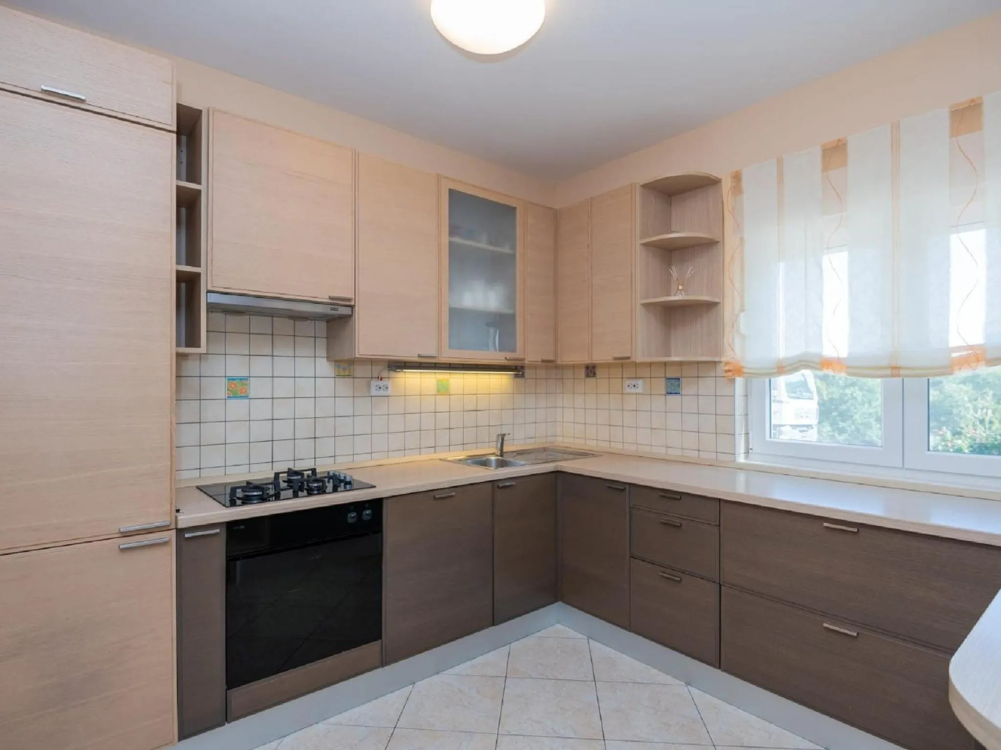 Kitchen or kitchenette in Villa Secret Beauty with Heated Saltwater Pool